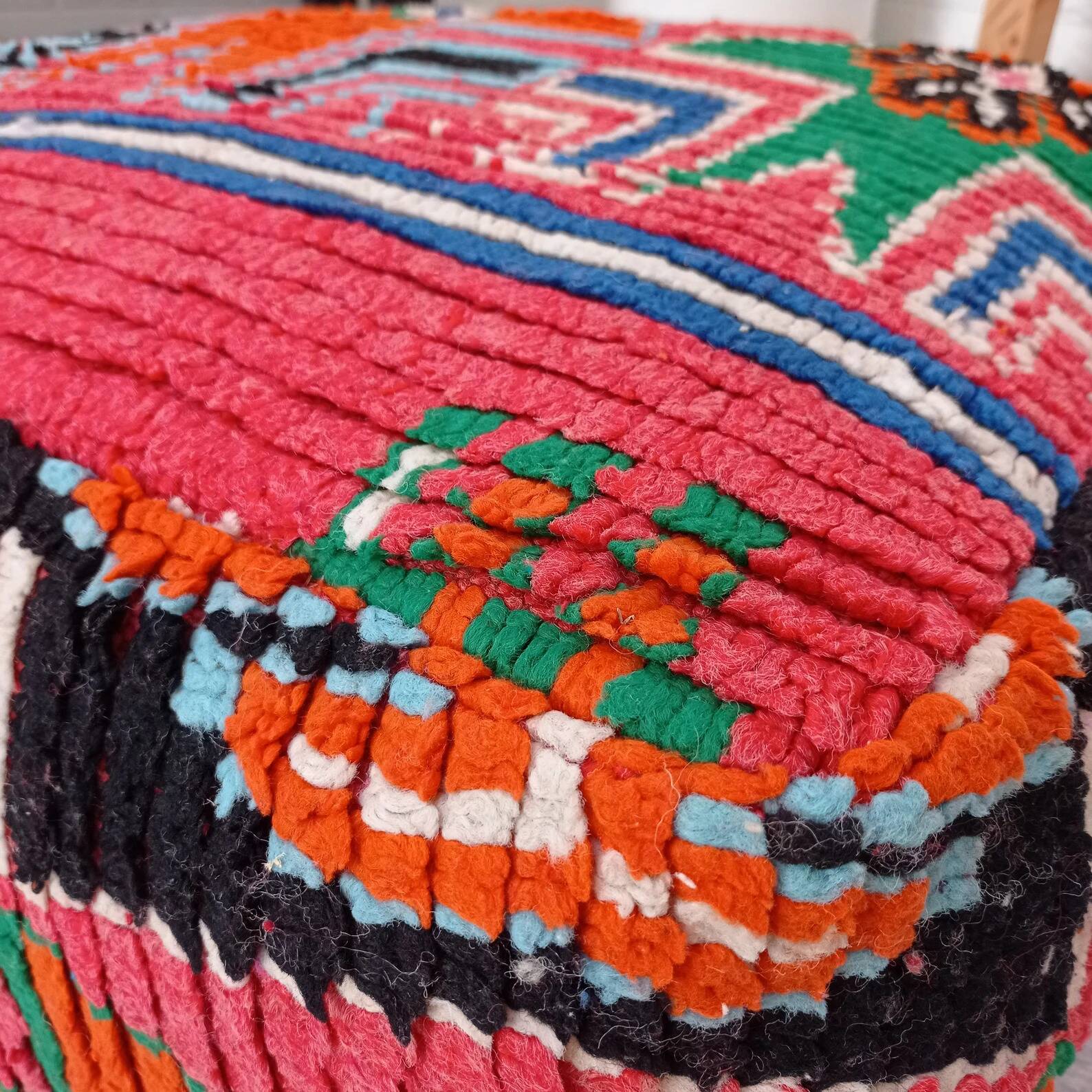 Handmade Berber pouf in wool 60 X 60 X 20 CM