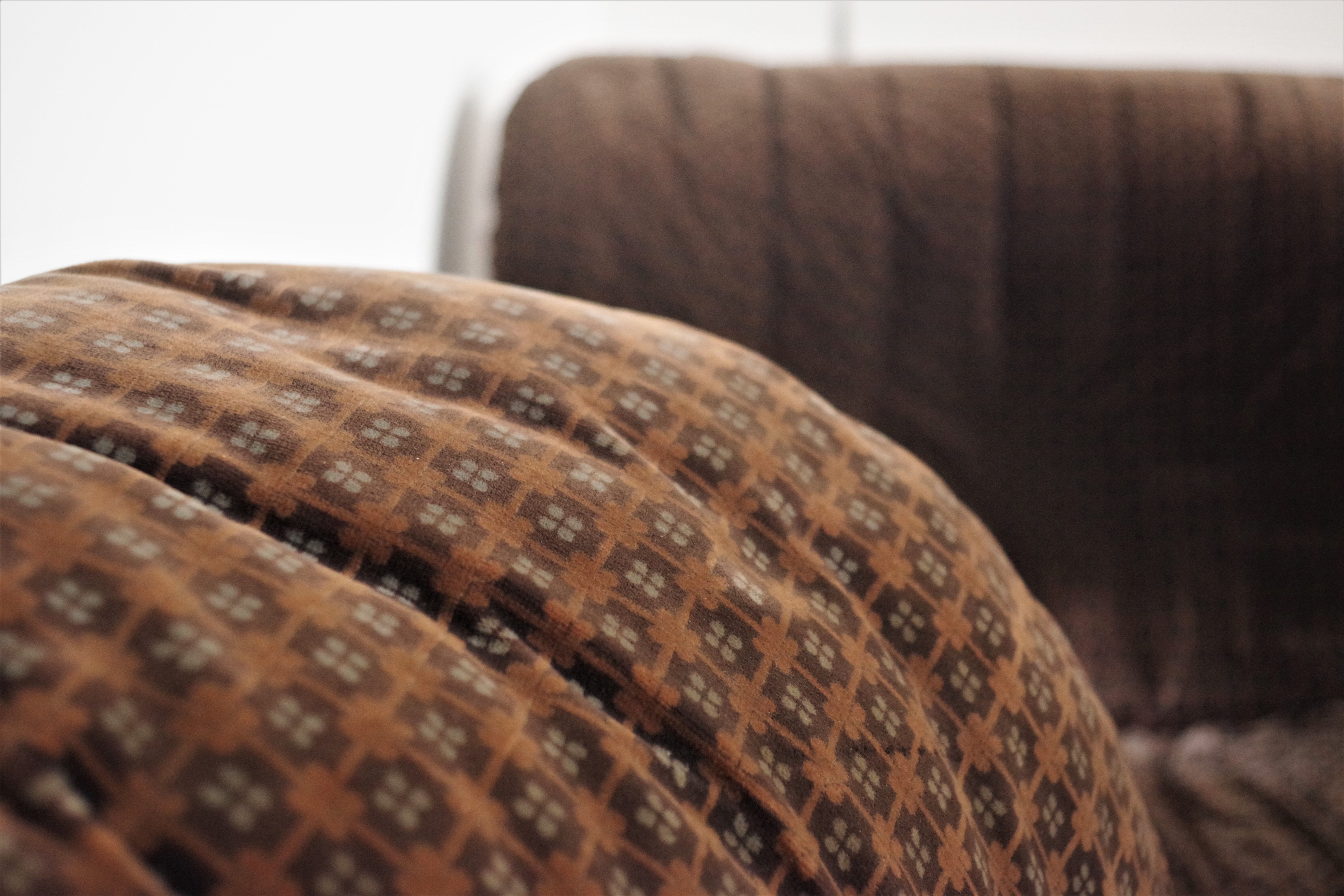 Armchairs Emmetre with Table by Guido Fareschini for Mariani, 1970s, Set of 4