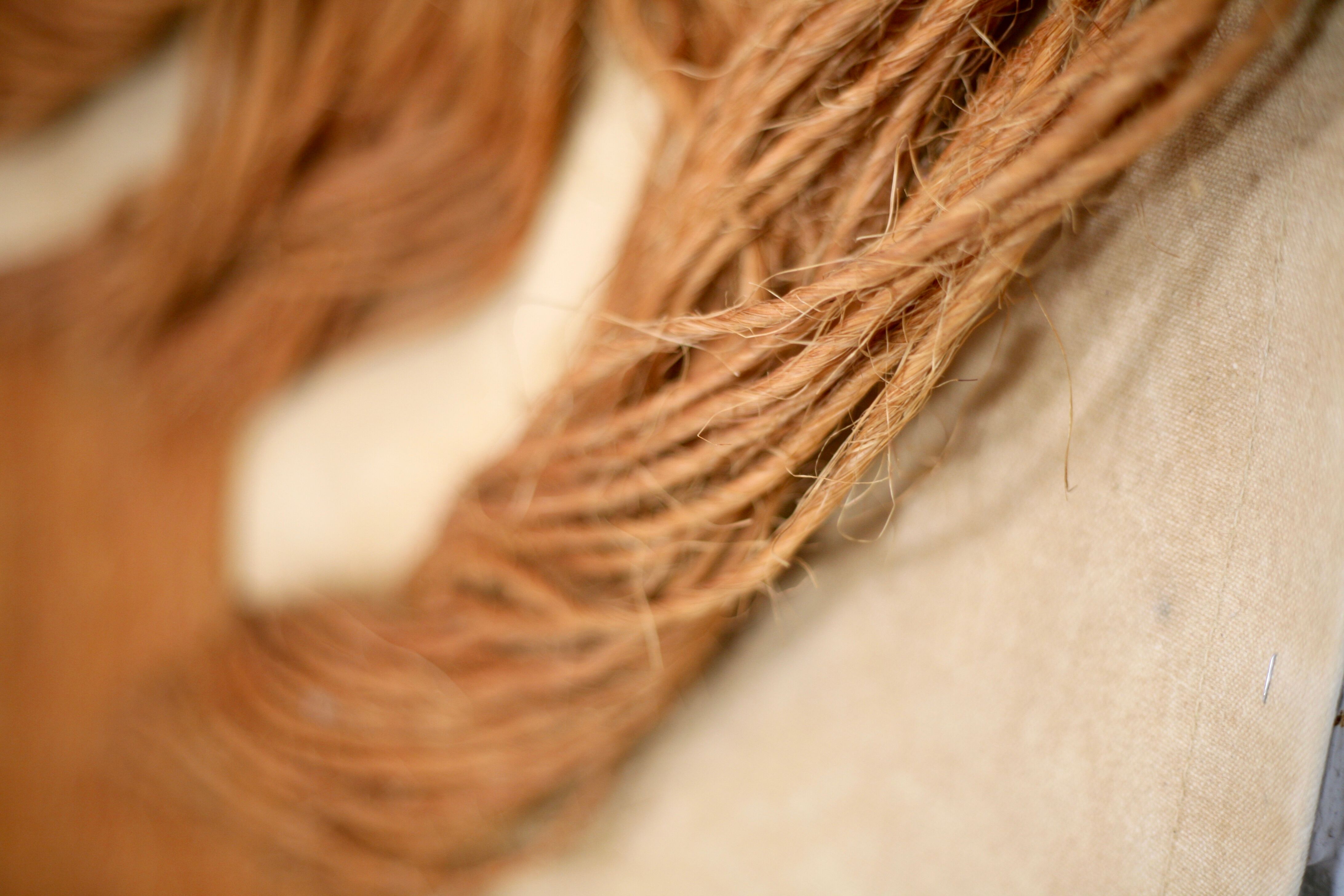 Tapisserie en fibres collées, forme libre, France, circa 1960