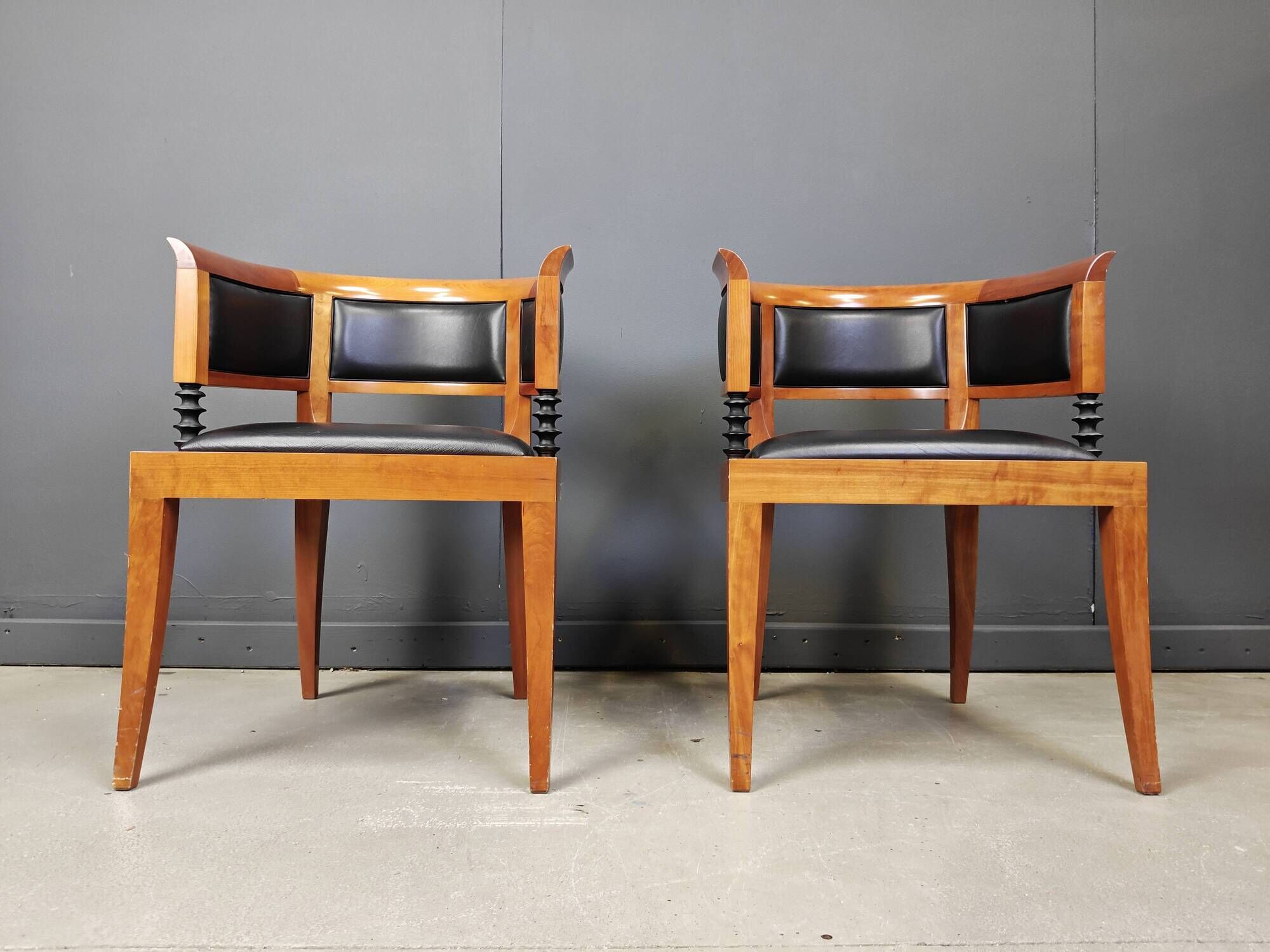 Set of 2 Cherry wood armchairs by Leon Krier Model Sella Media by Giorgetti
