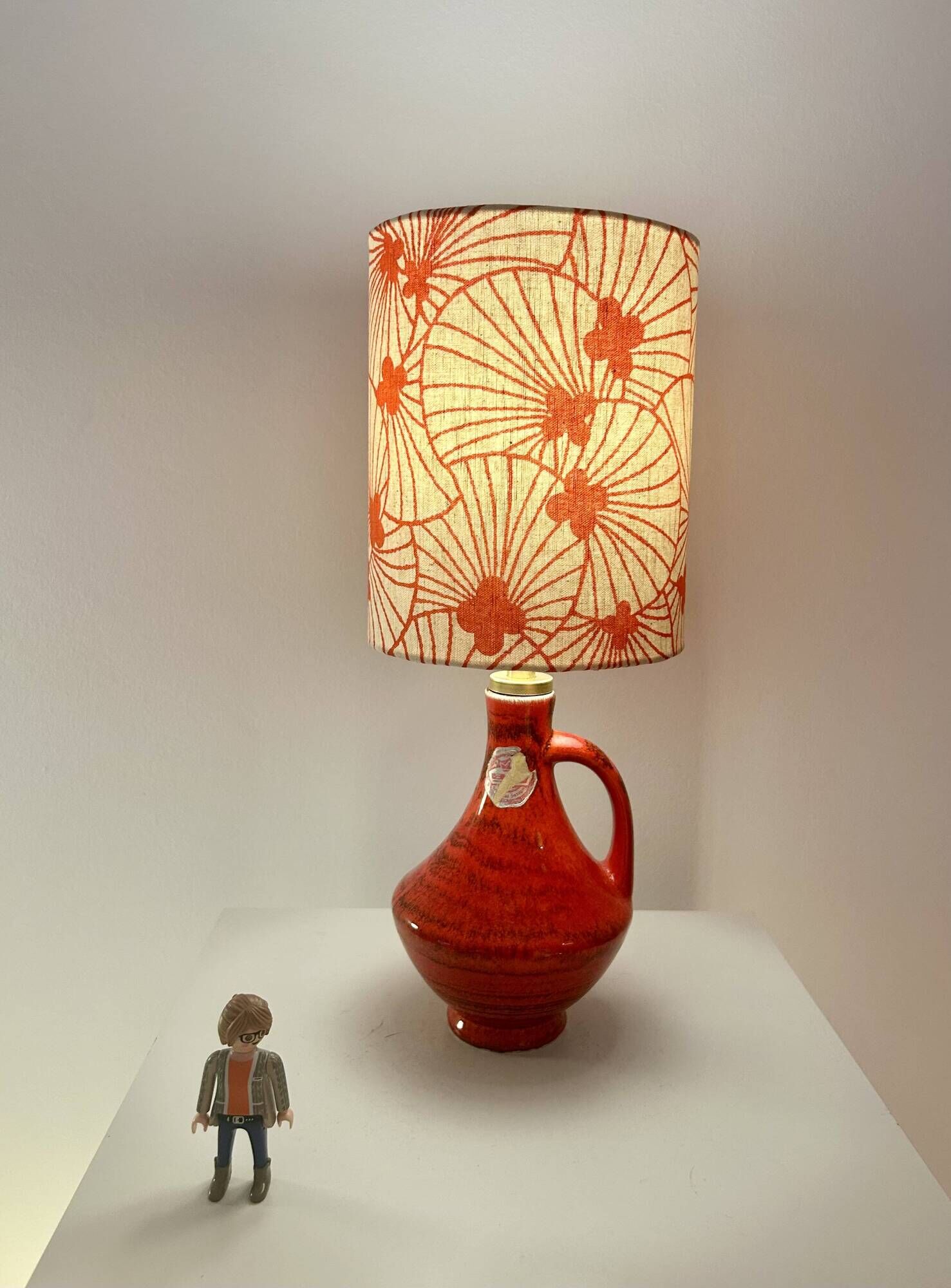 Small accent lamp by Bay Keramik – cordless with Japanese lotus fabric.