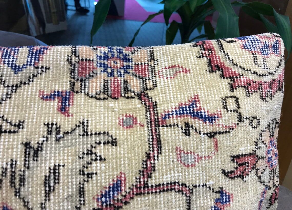 Vintage faded rug pillow case 50x50 cm