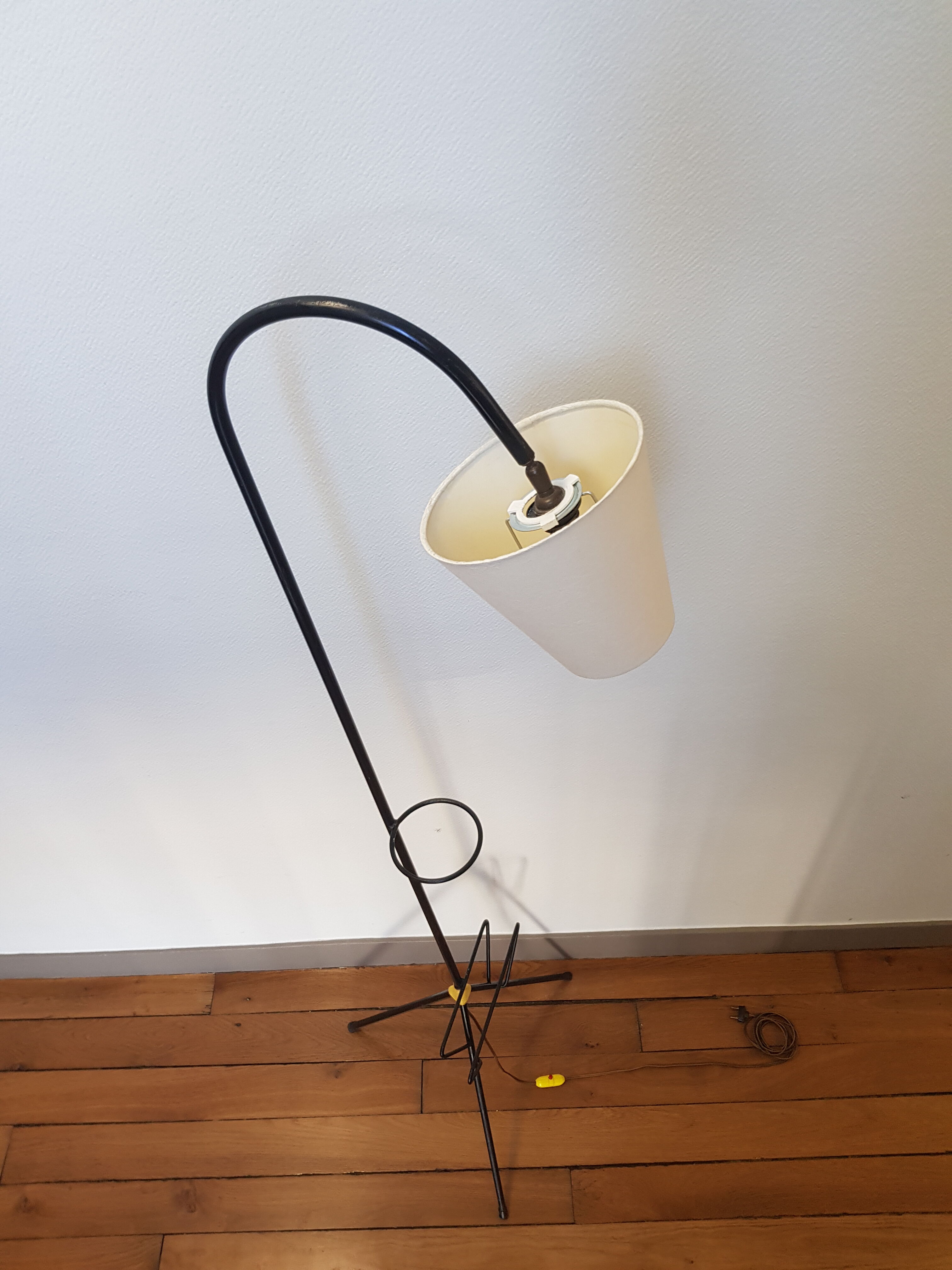 Tripod lamp