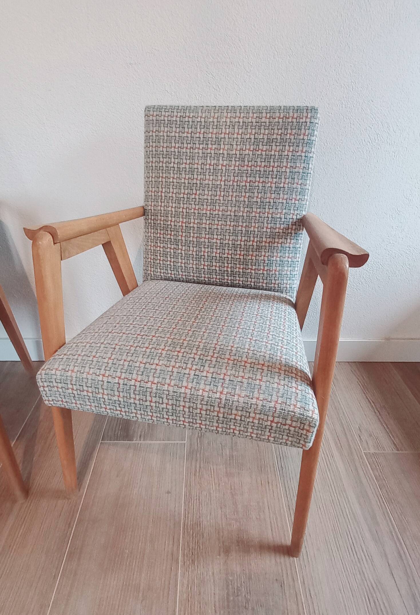Set of 2 vintage chairs
