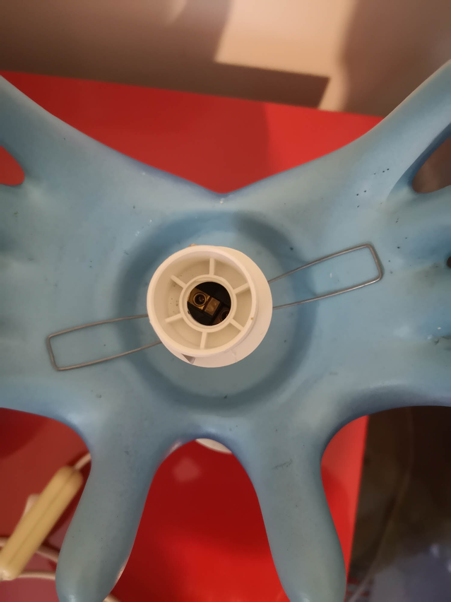 Vintage lamp hands and opal globe - blue - vintage luminaire