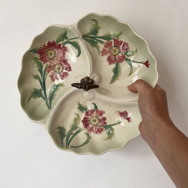 Plat en barbotine art nouveau décor pavots