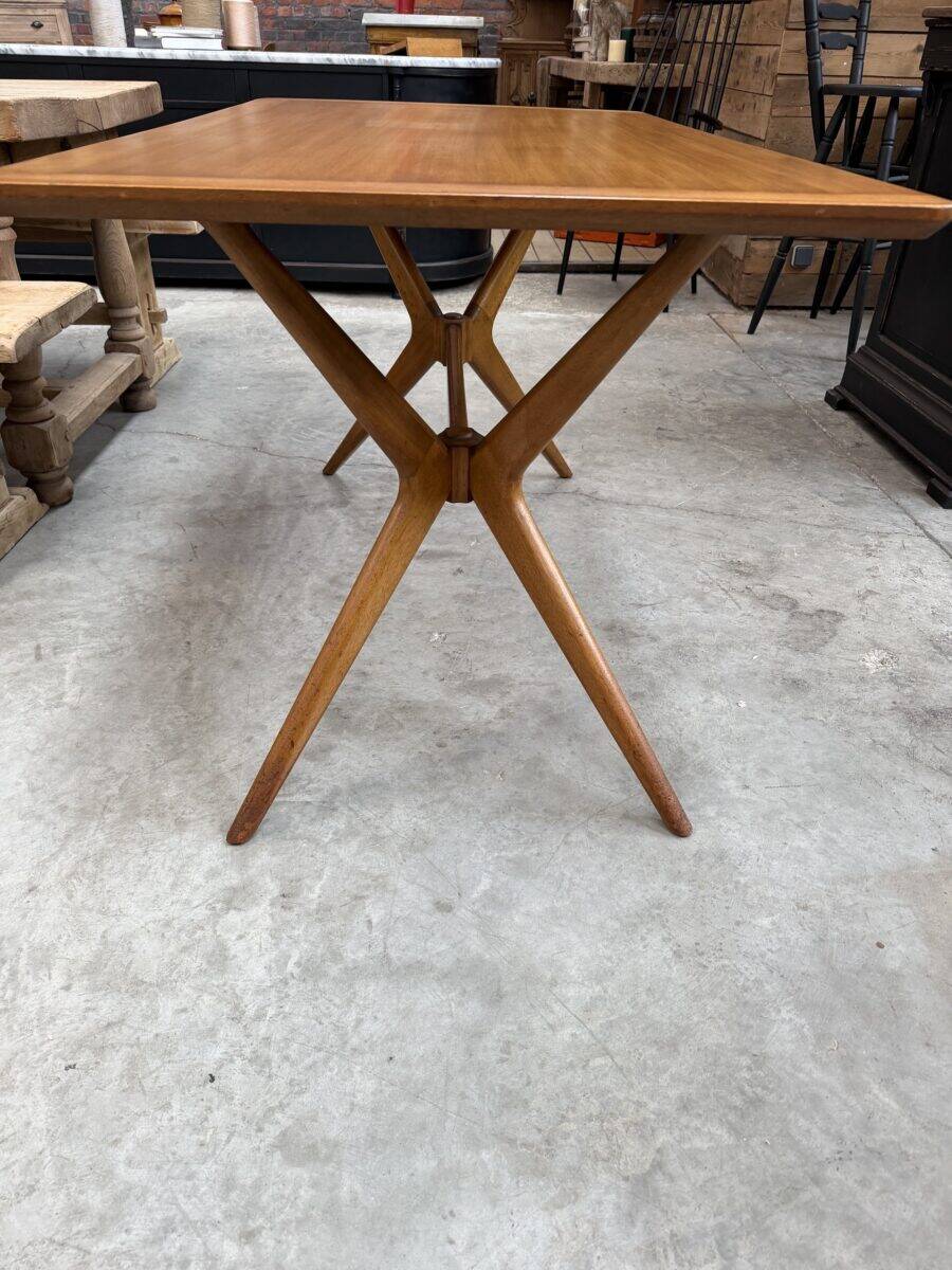 « Table hélicoptère » par E. Gomme pour G-Plan