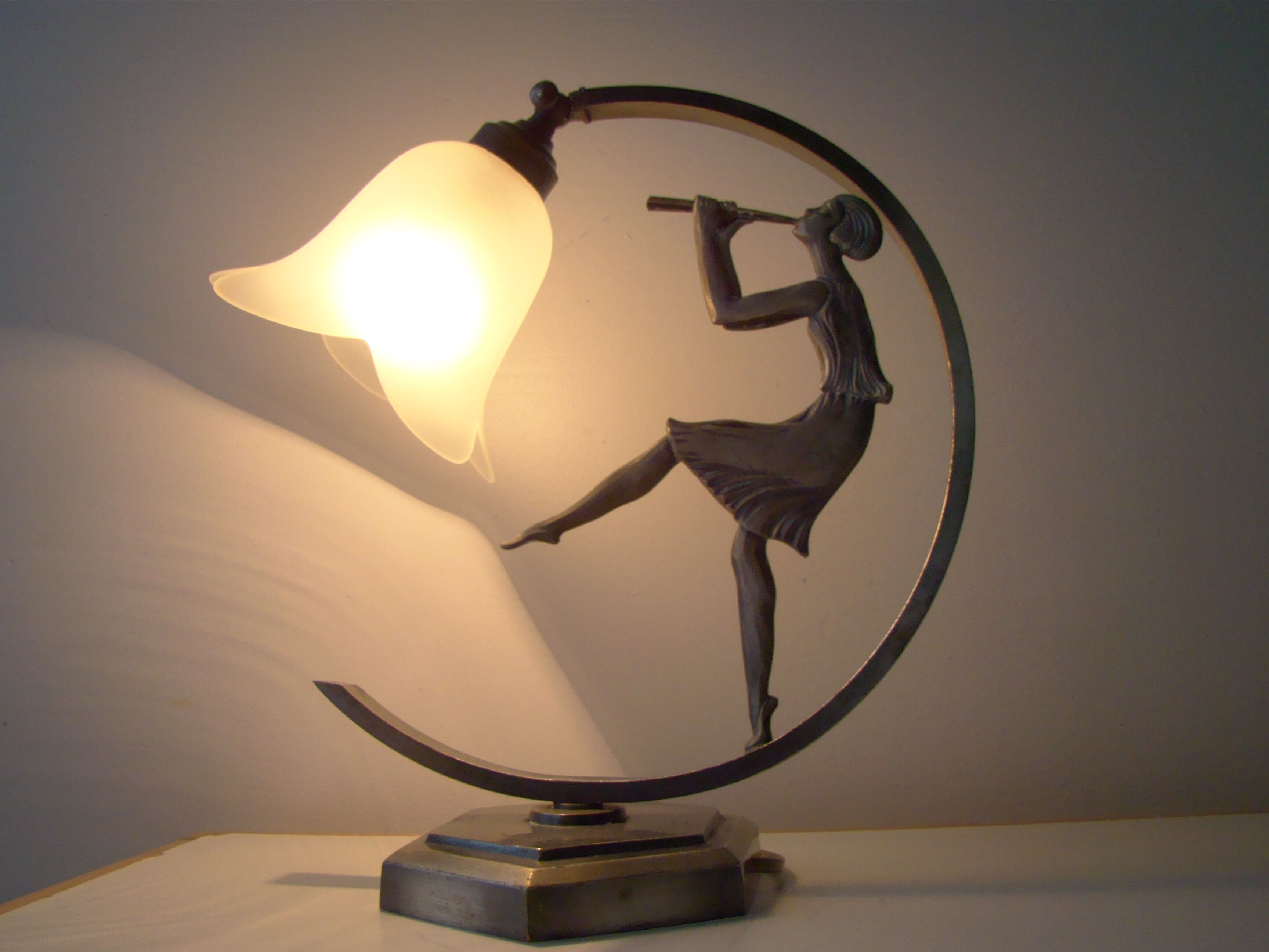 Art deco lamp, flute dancer
