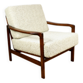 Fauteuil vintage en bois marron, design en bouclée beige ivoire par Z. Bączyk - 2 pièces disponibles.