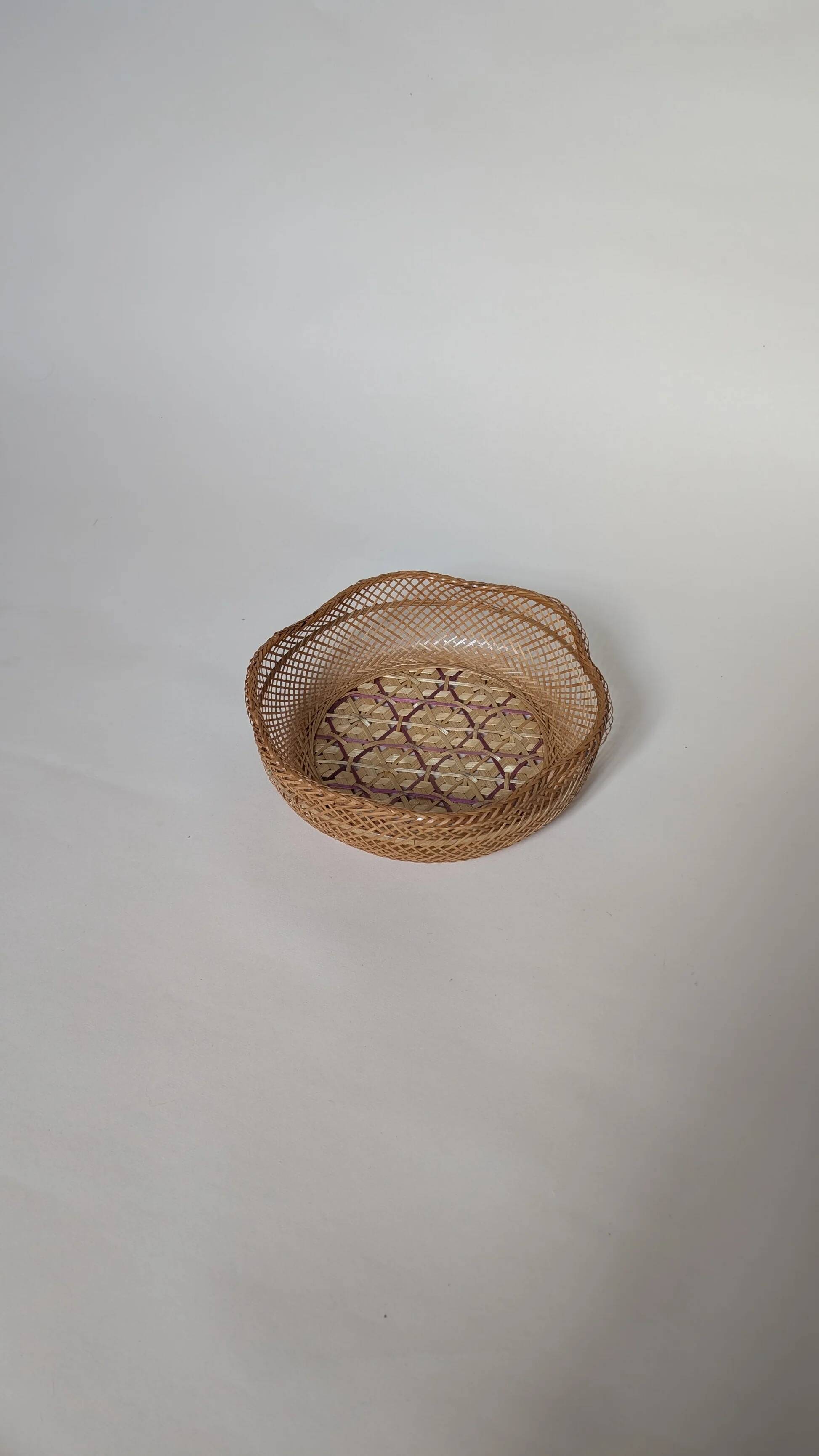 Woven basket made of natural fibre
