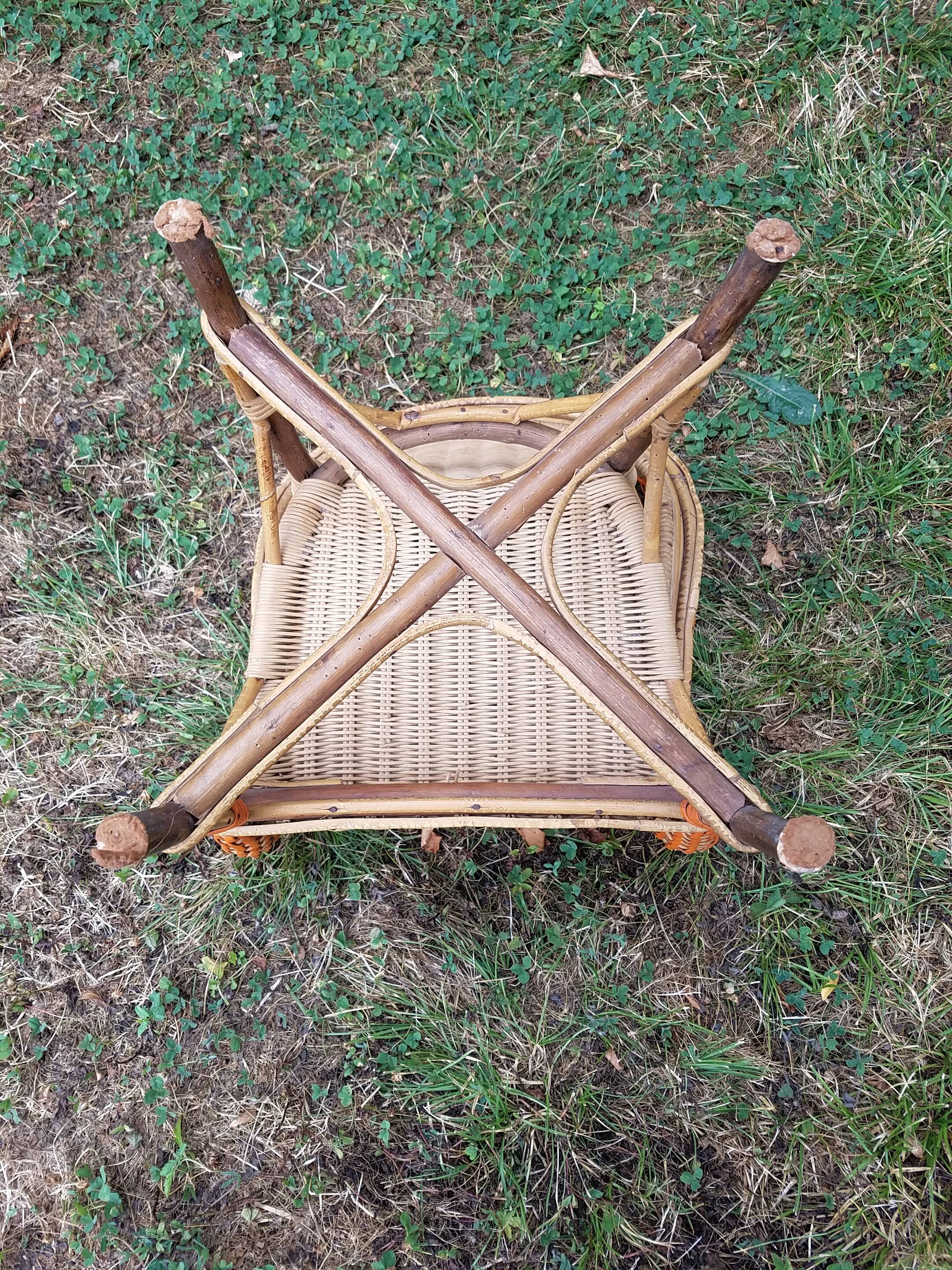 Fauteuil et table en rotin pour enfant