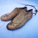 Former pair of wooden shoetrees