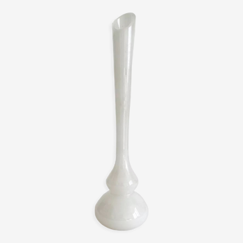 Vase soliflore en opaline blanc vintage