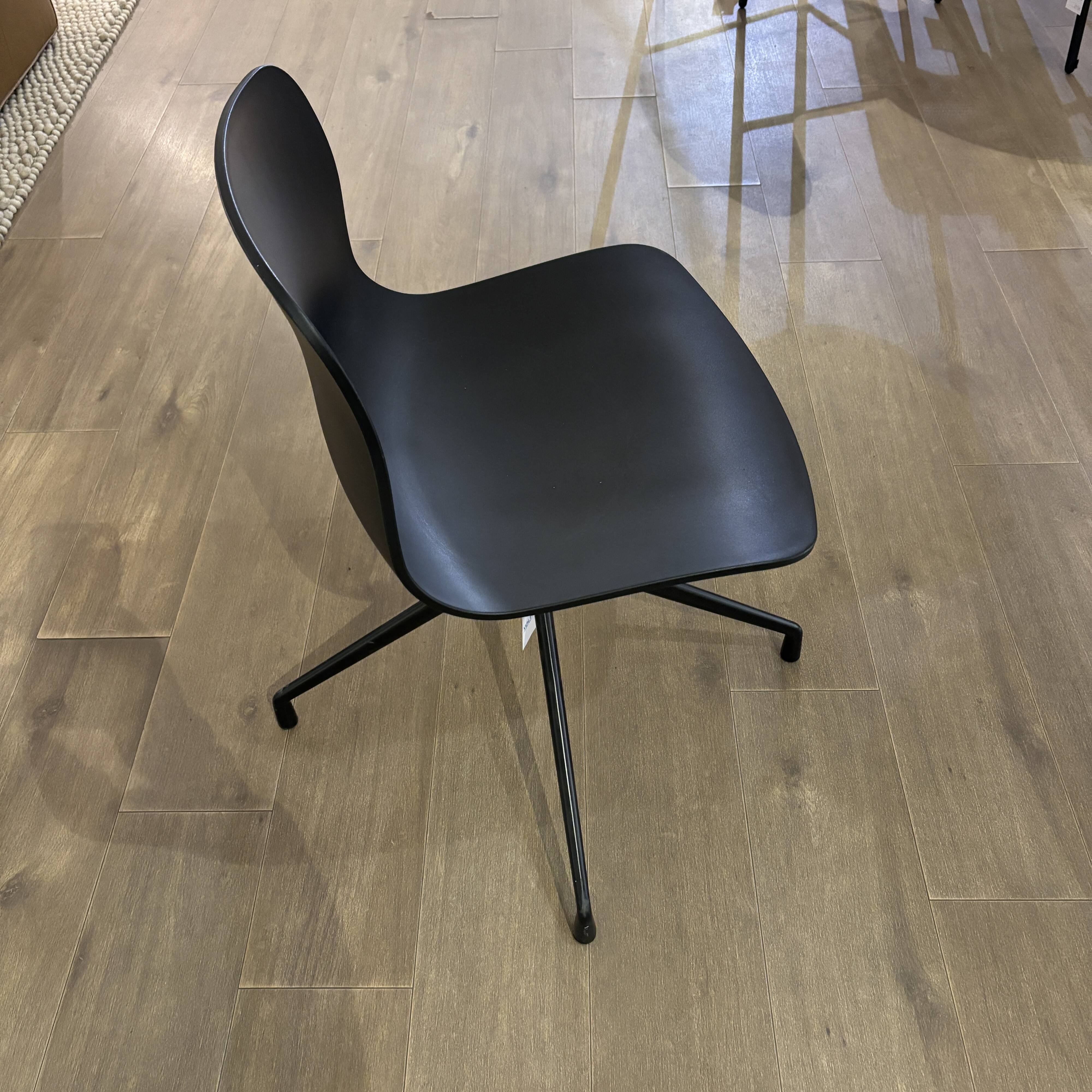 AAC10 swivel chair - Hay