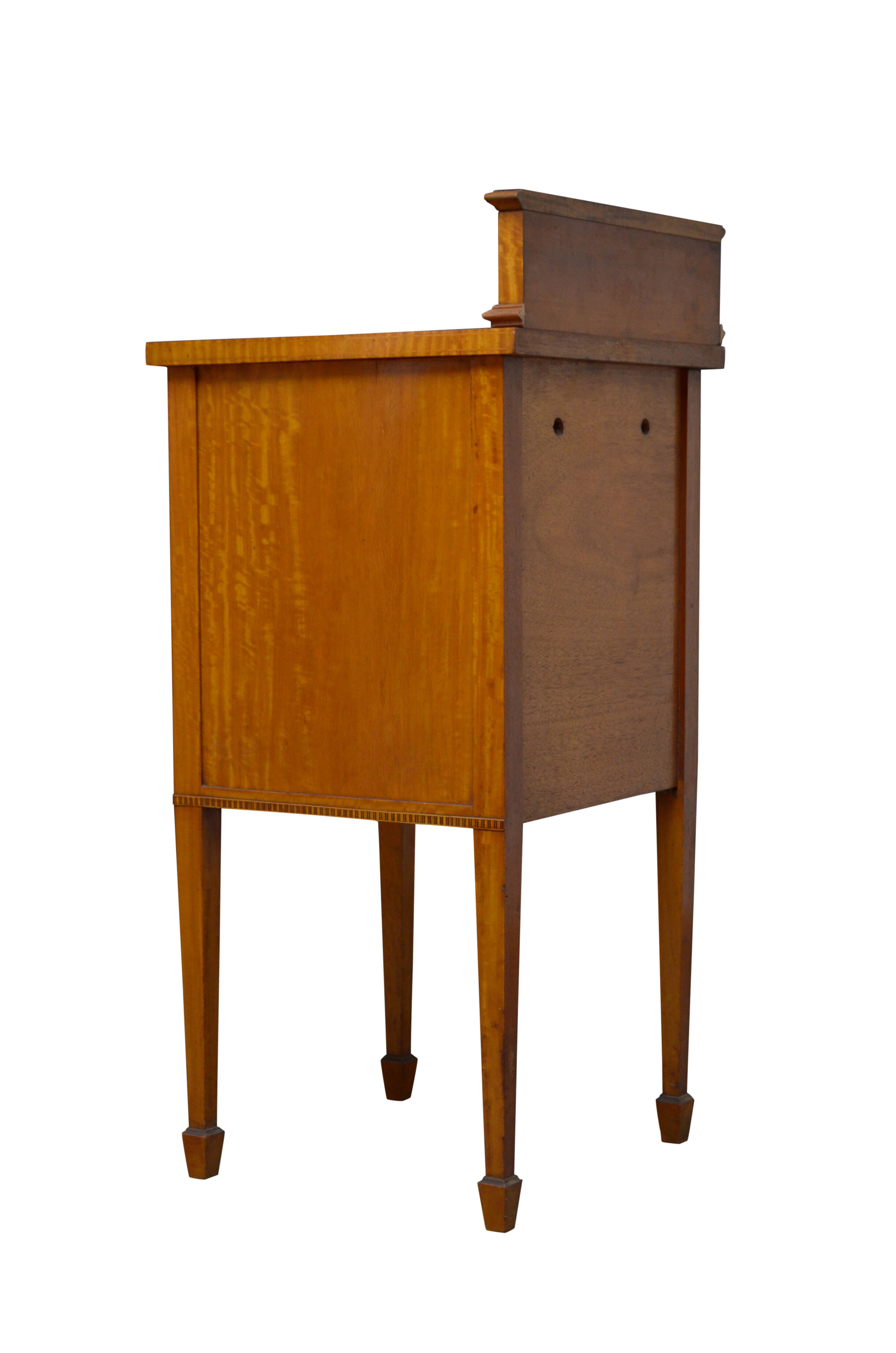 Meuble de chevet édouardien en bois satiné