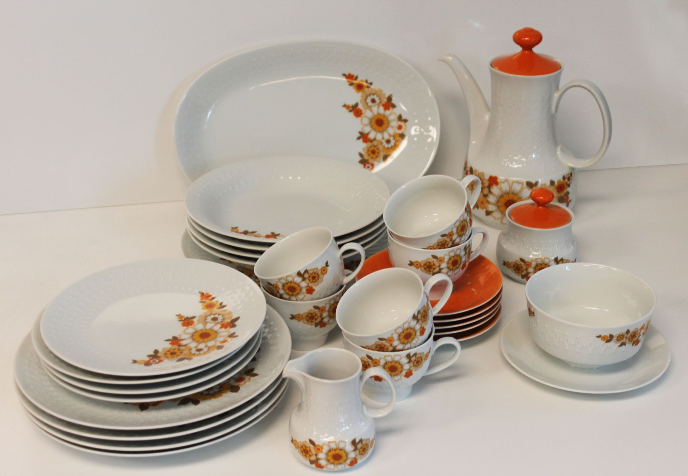Mitterteich porcelain dinner and tea service, Germany, 1970.