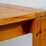 Table basse en pin. France, circa 1970