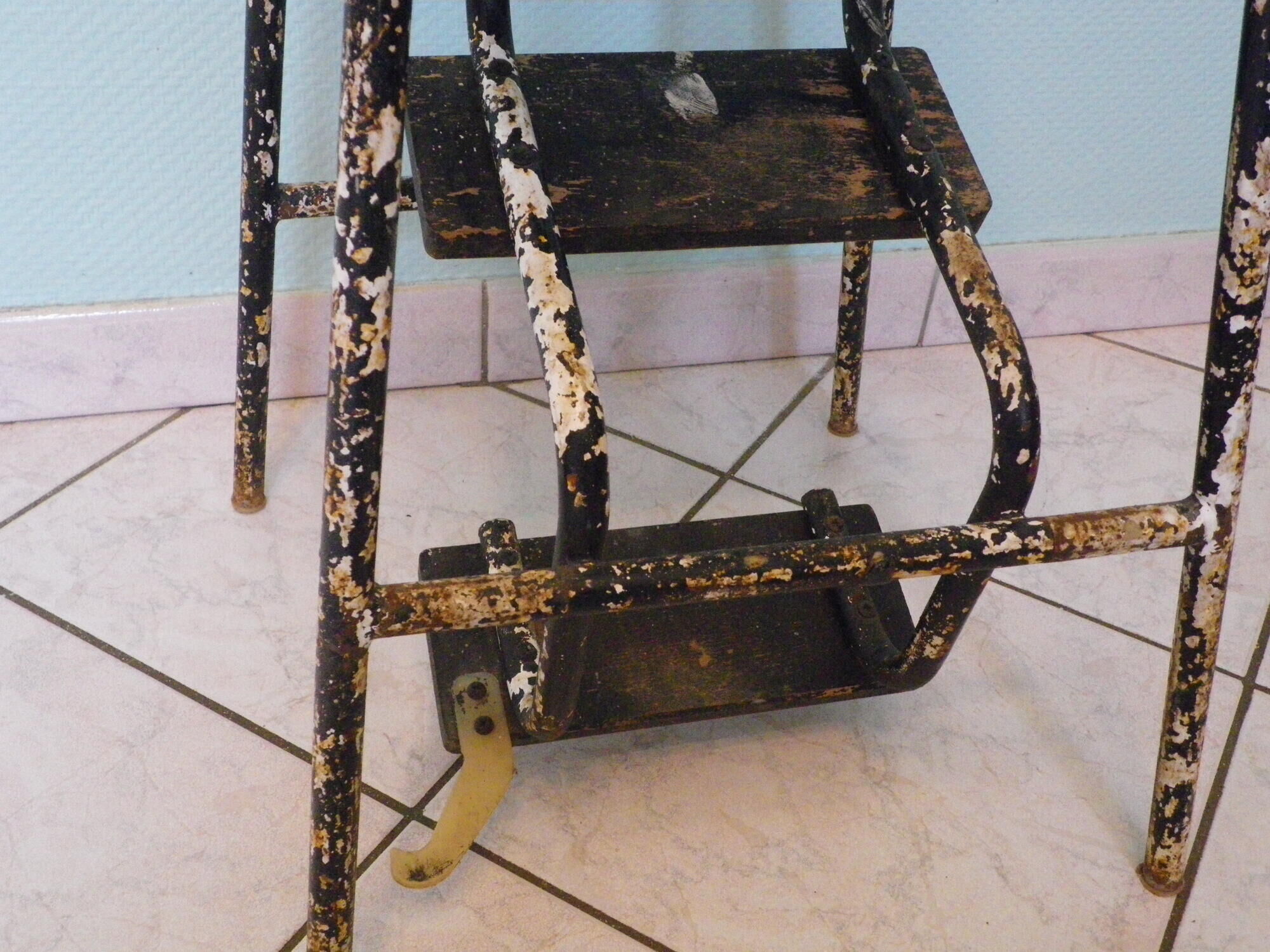 Workshop stepladder, retractable steps, antique, metal and wood, patina look