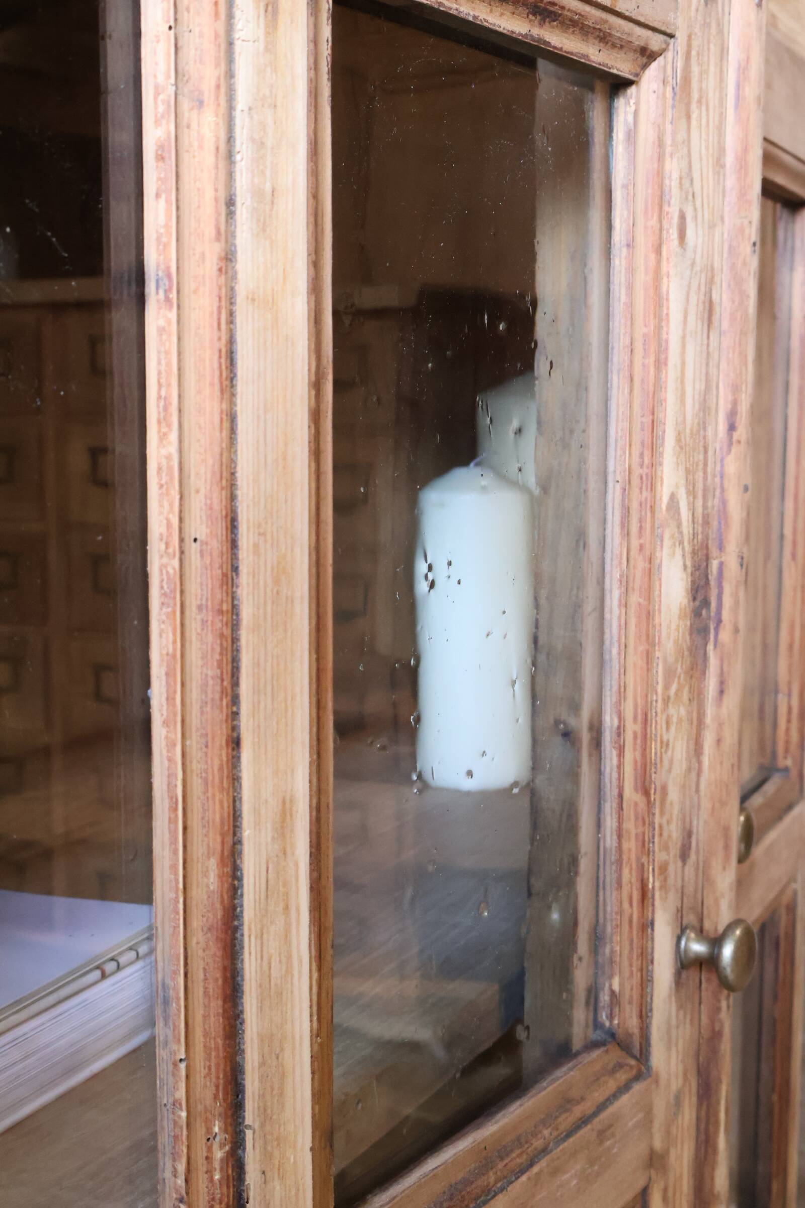 Antique display cabinet (renovated)