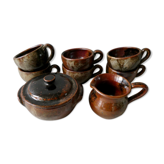 6 cups, 1 sugar bowl and 1 milk pot, made of sandstone by Isabelle Roger and Pierre Bernier