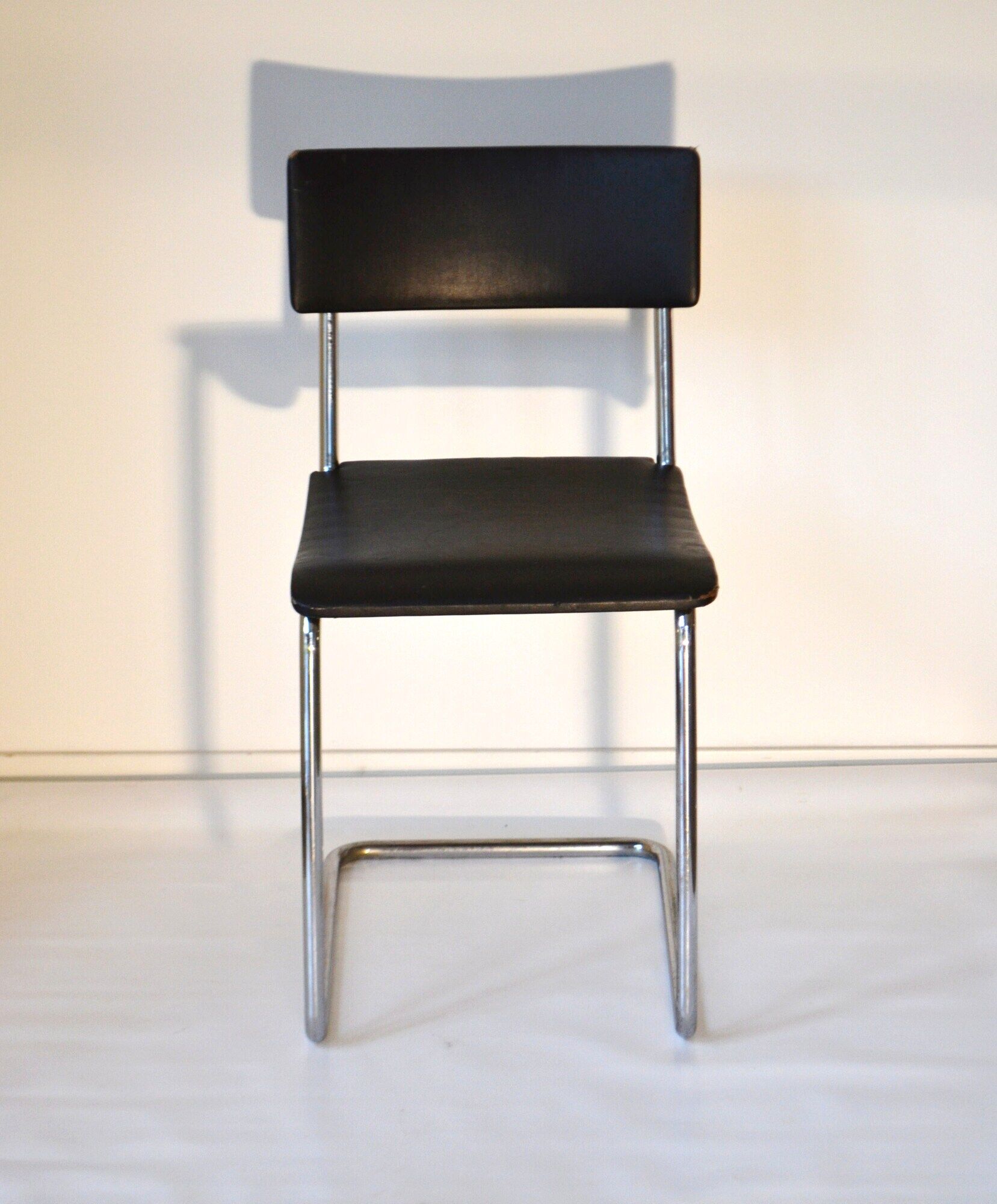 Chaise de modèle n ° 36 par D3 Rotterdam style bauhaus des années 1930