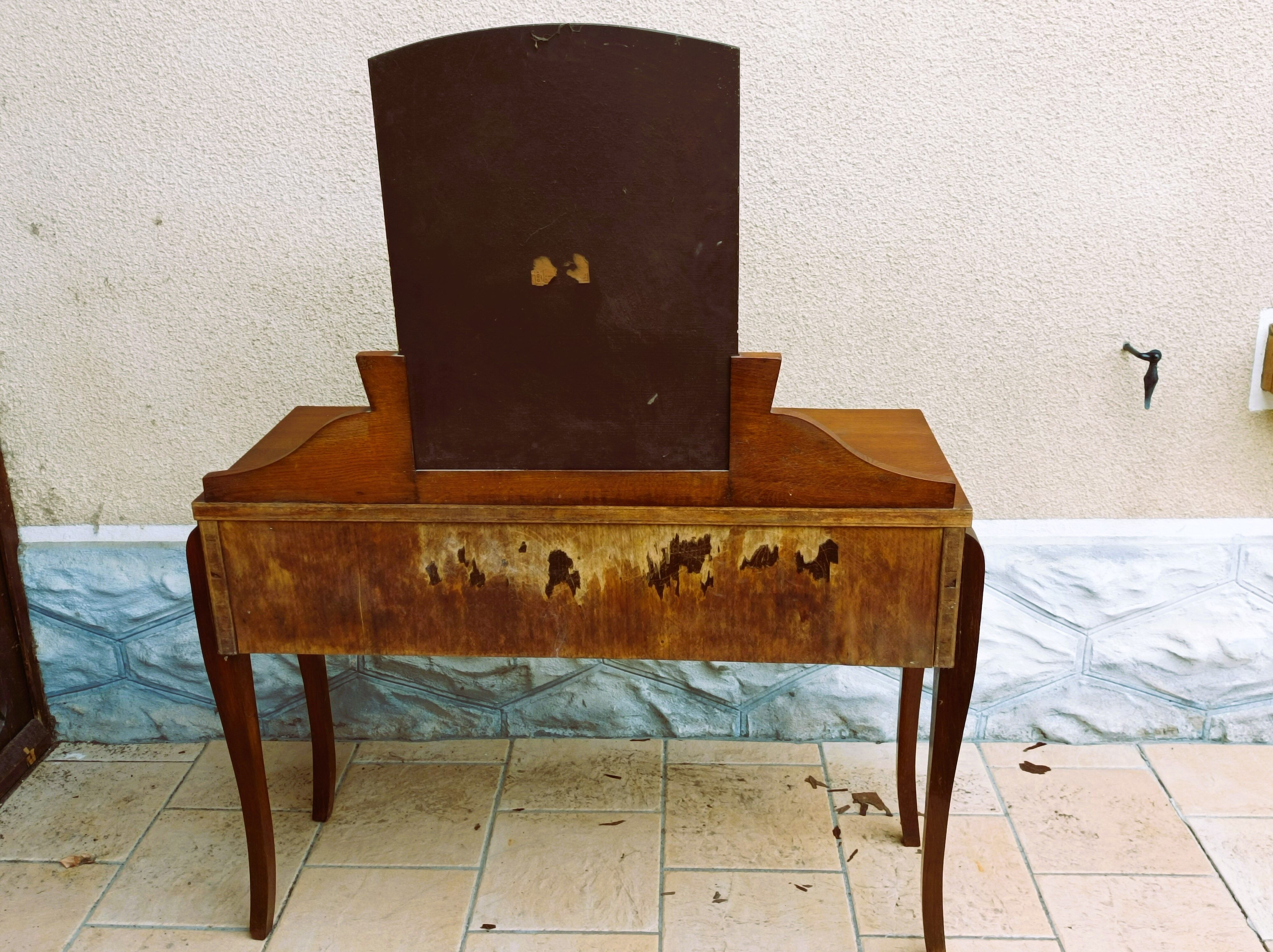 Hairdresser dating from the 50s