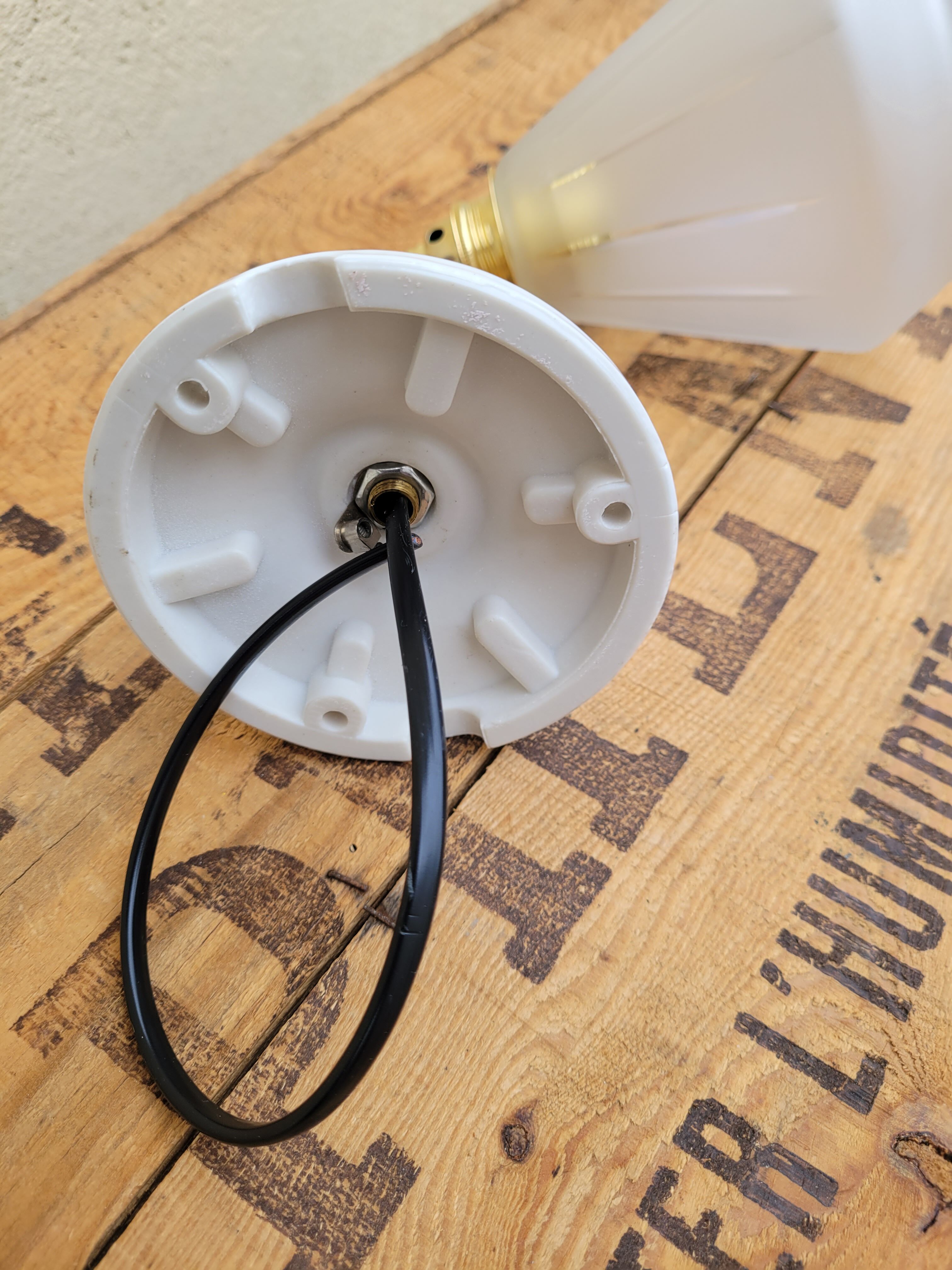 Brass and frosted glass wall lamp
