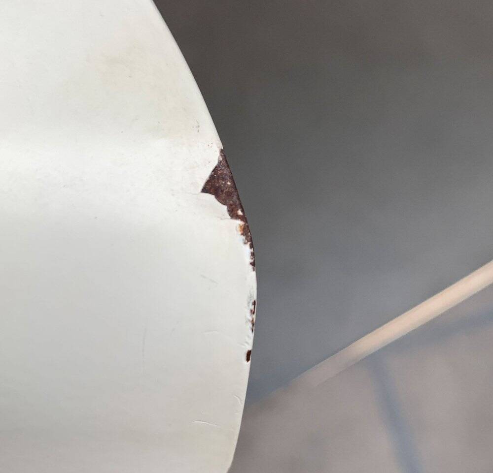 Lampe de table minimaliste en tole de l'ère spatiale italienne des années 60 par G. Grego.