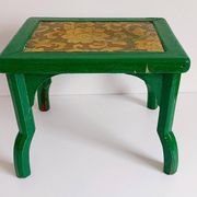 Table d'appoint peinte antique avec dessus floral vintage, style bohème