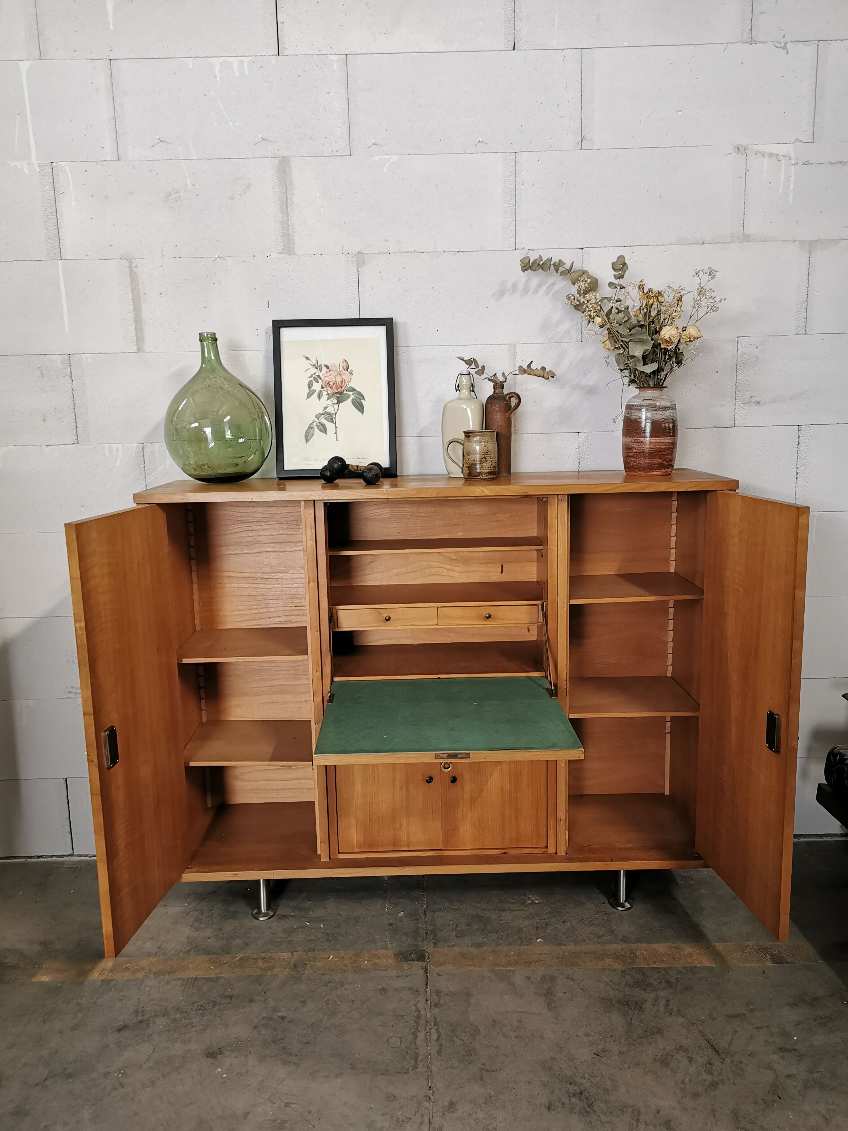 Vintage bahut buffet