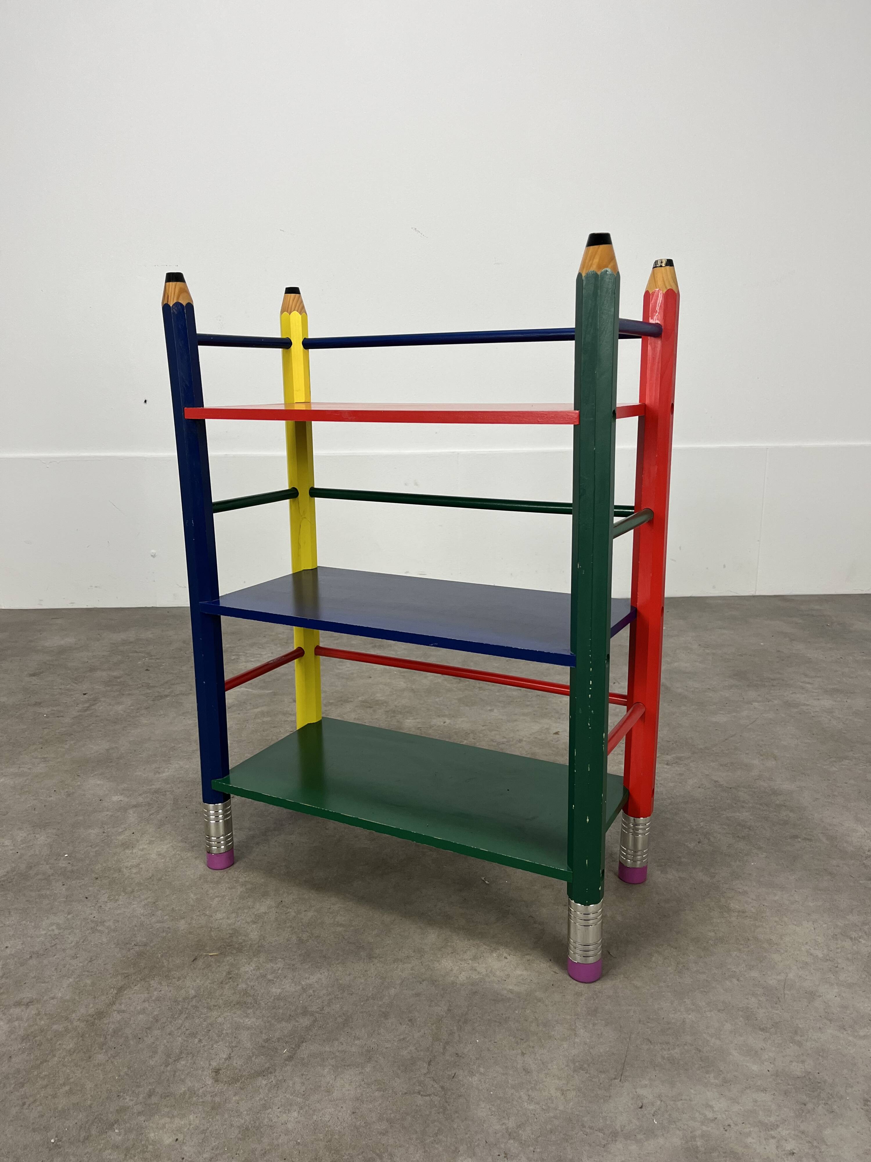 Etagère crayon style Pierre Sala pour enfants