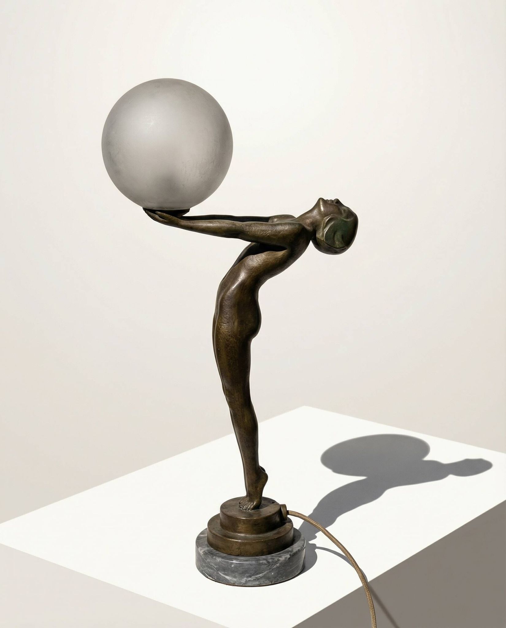 "Lueur Lumineuse" sculpture lamp by Max Le Verrier – opaline glass sphere – Art Deco 1930
