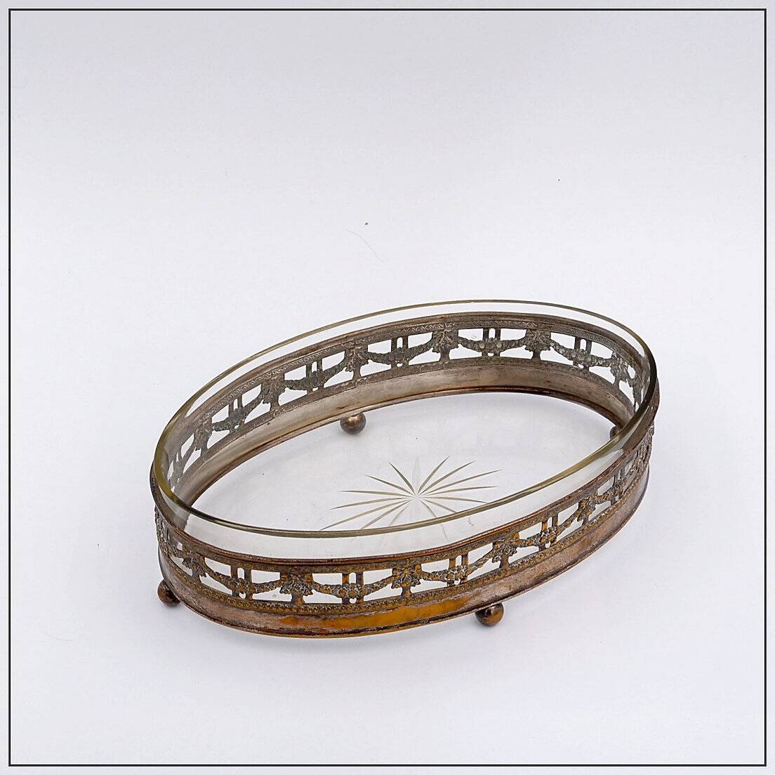 Louis XVI oval centerpiece in silver metal - 19th century