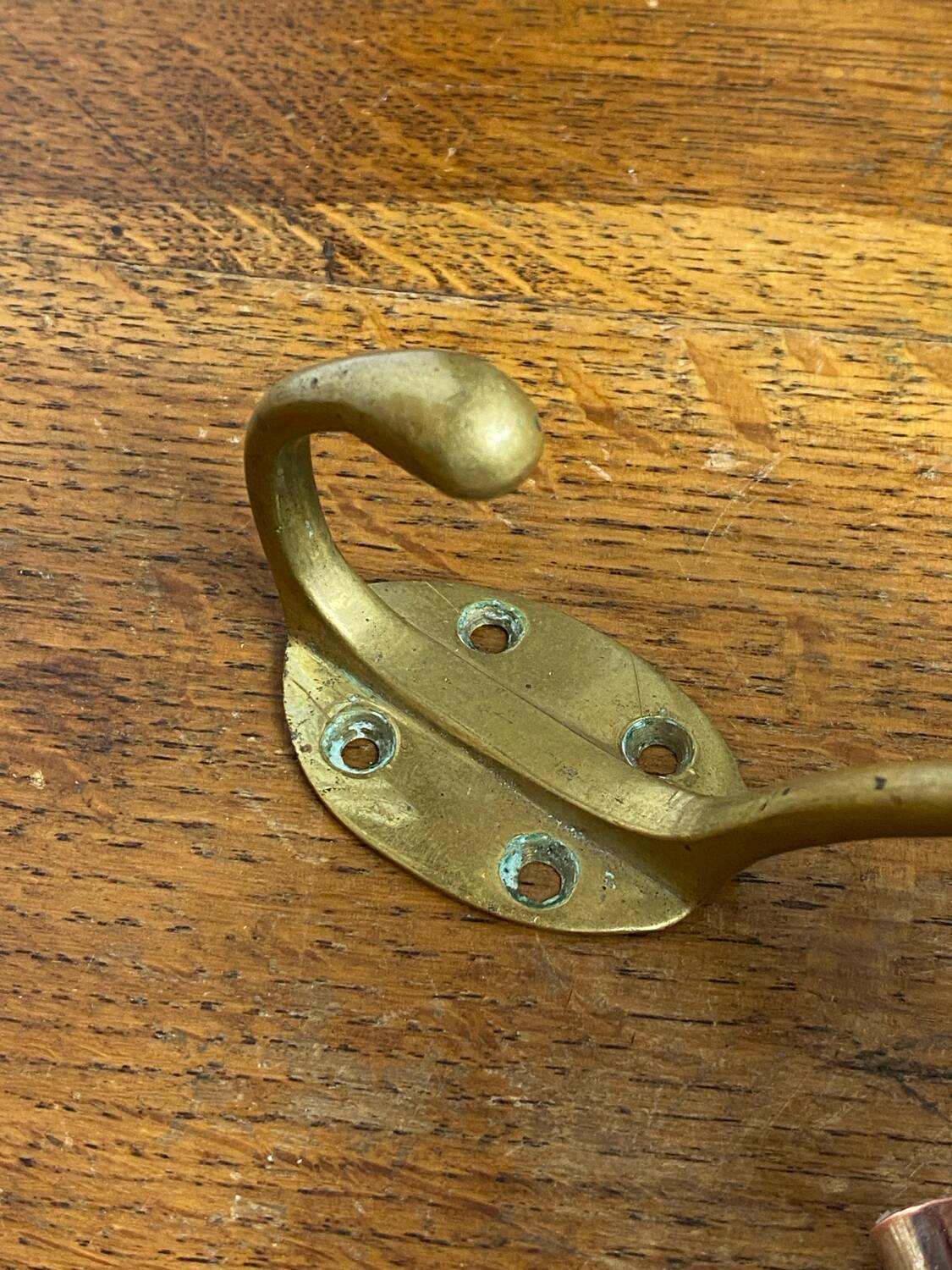 Patère murale en laiton massif 