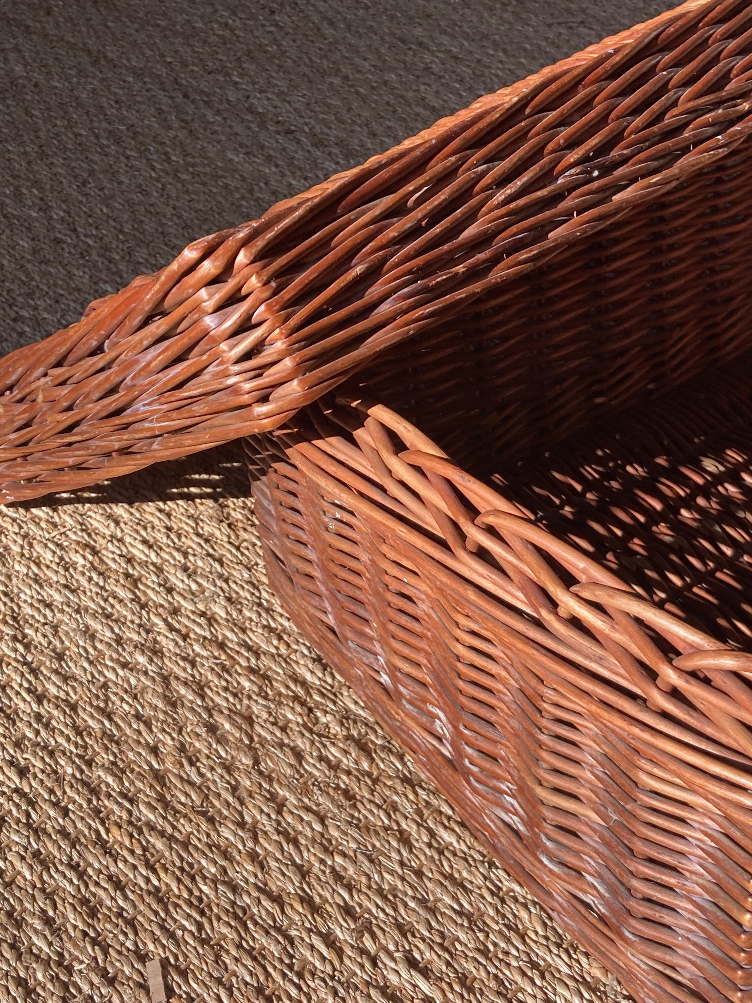 Malle en osier ancienne tressée vintage