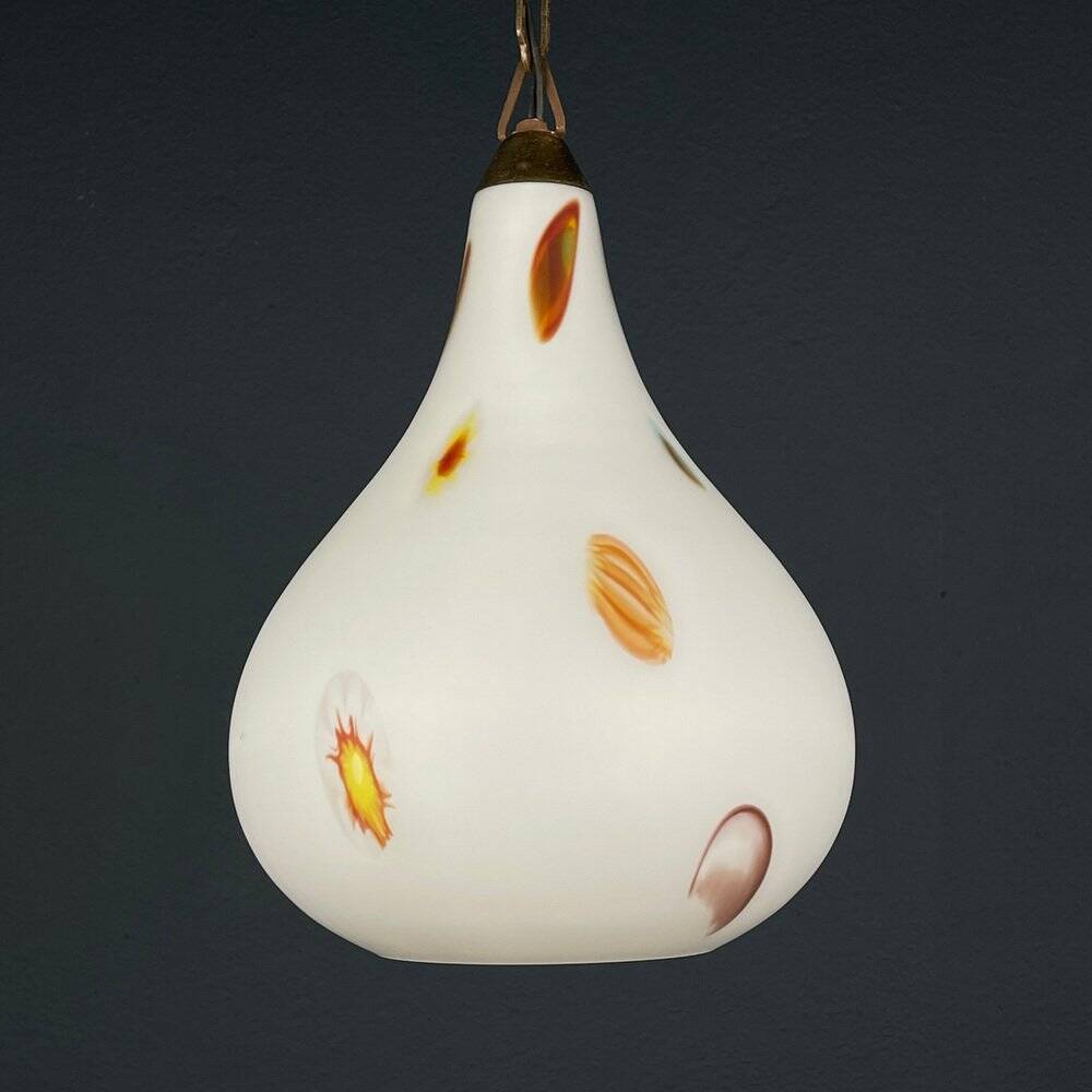 Murano opaline glass pendant lamp from the mid-century by Stilnovo, 1950s.