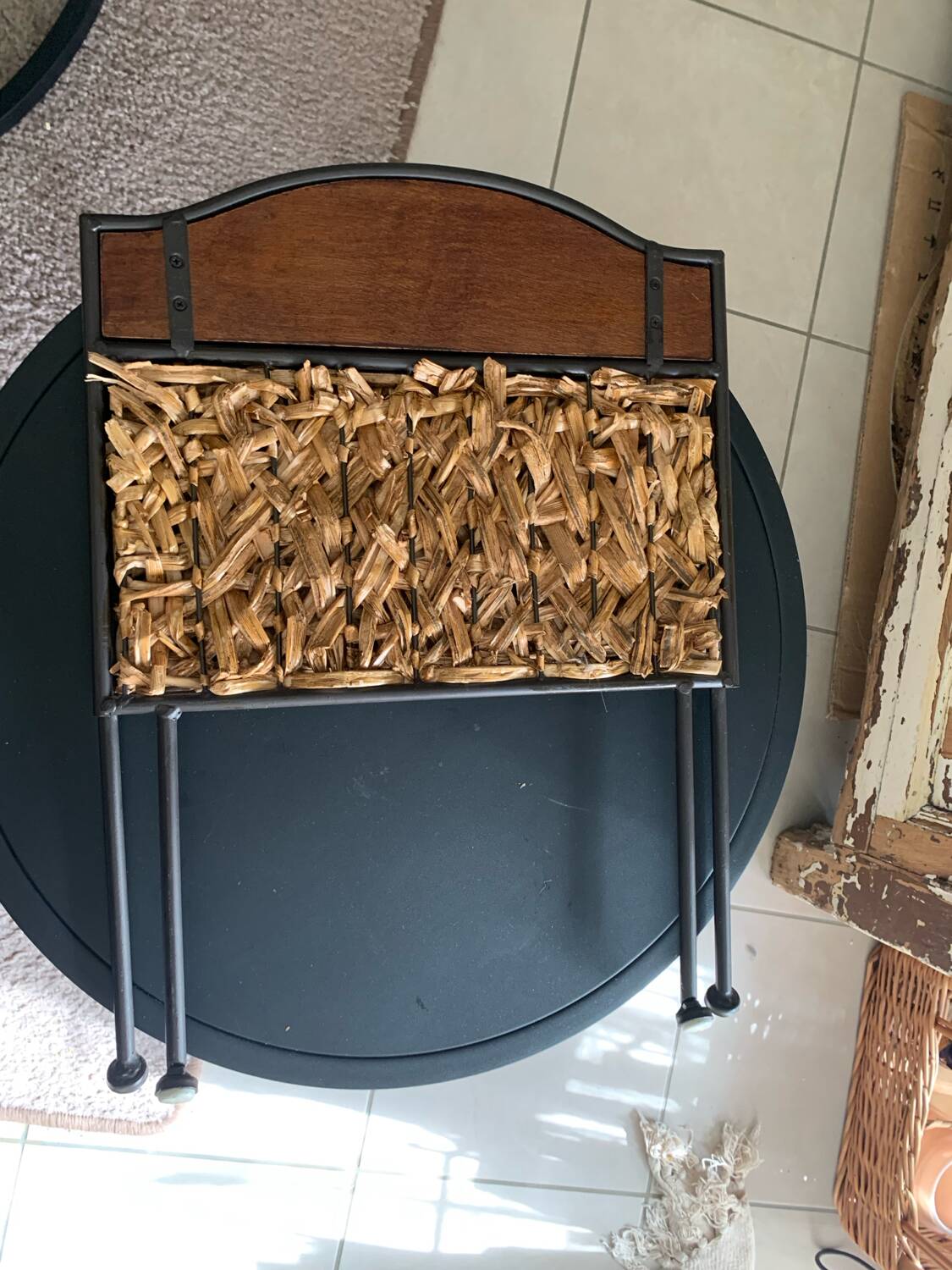 Raffia magazine rack