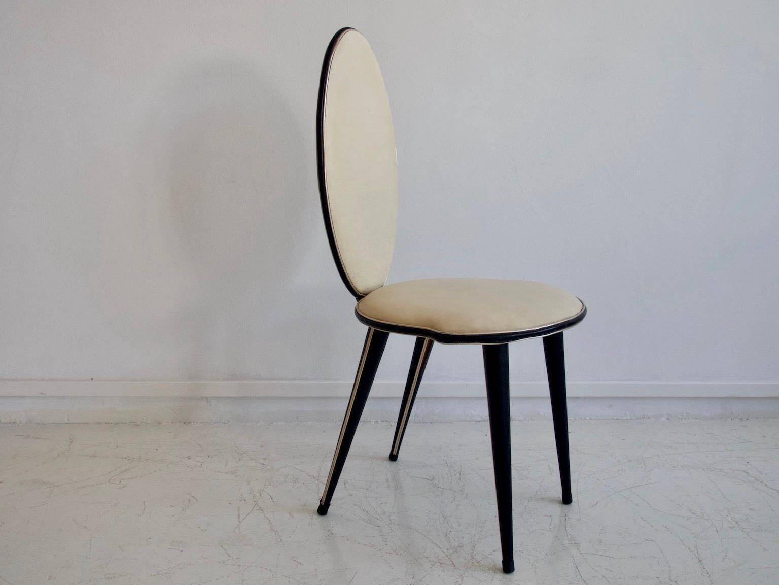 Chaise en vinyle crème et noir Umberto Mascagni