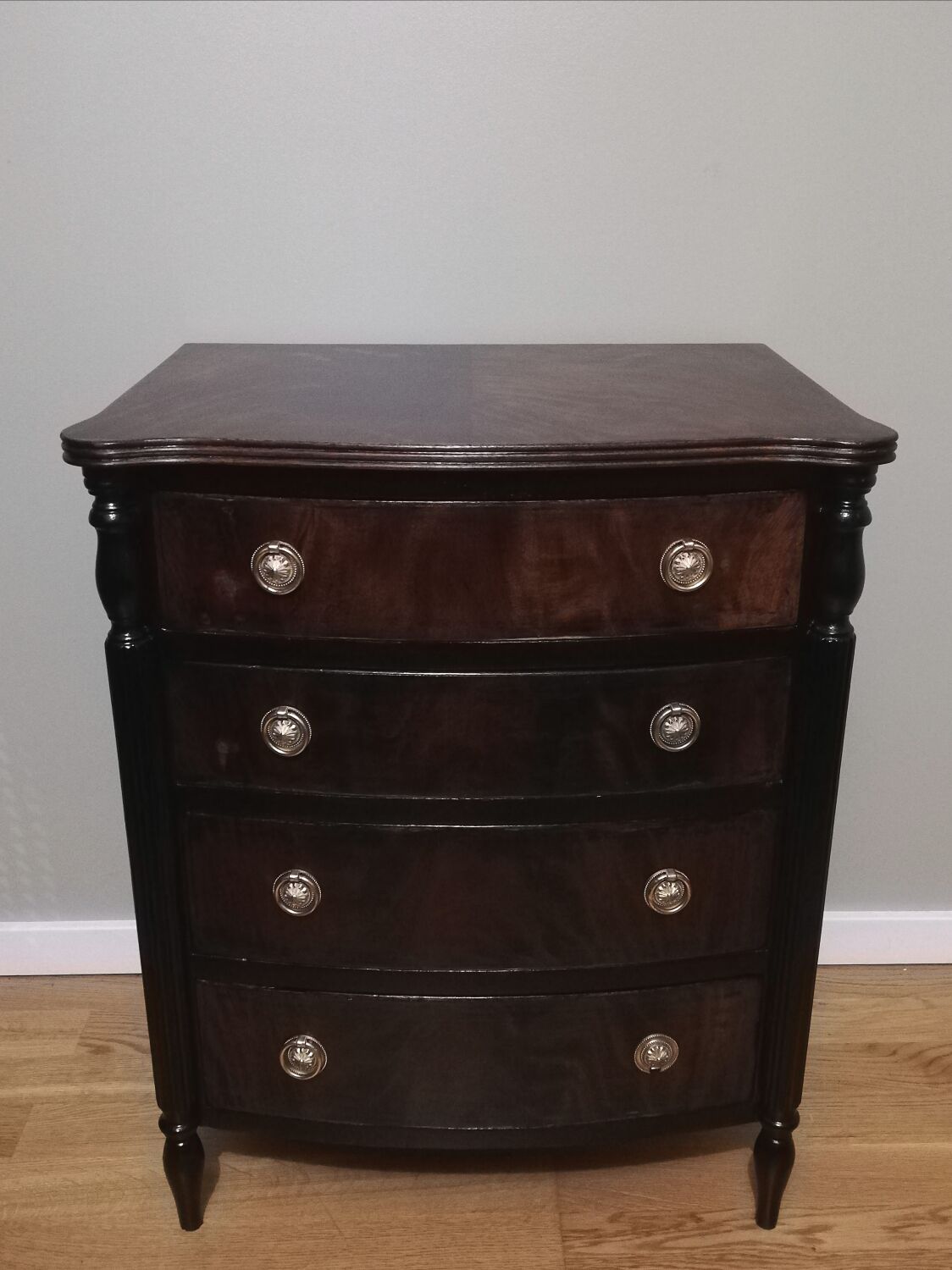 Chest of drawers 4 drawers in walnut and blackened wood.