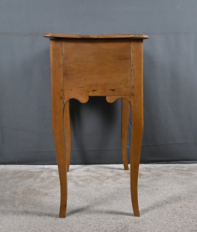 Dough table in walnut and pear wood, Louis XV – XVIII century.