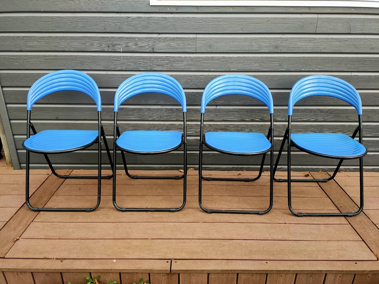 Set of 4 folding metal and plastic chairs