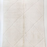 Tapis berbère marocain béni ouarain écru uni à losanges gravés 310x202cm