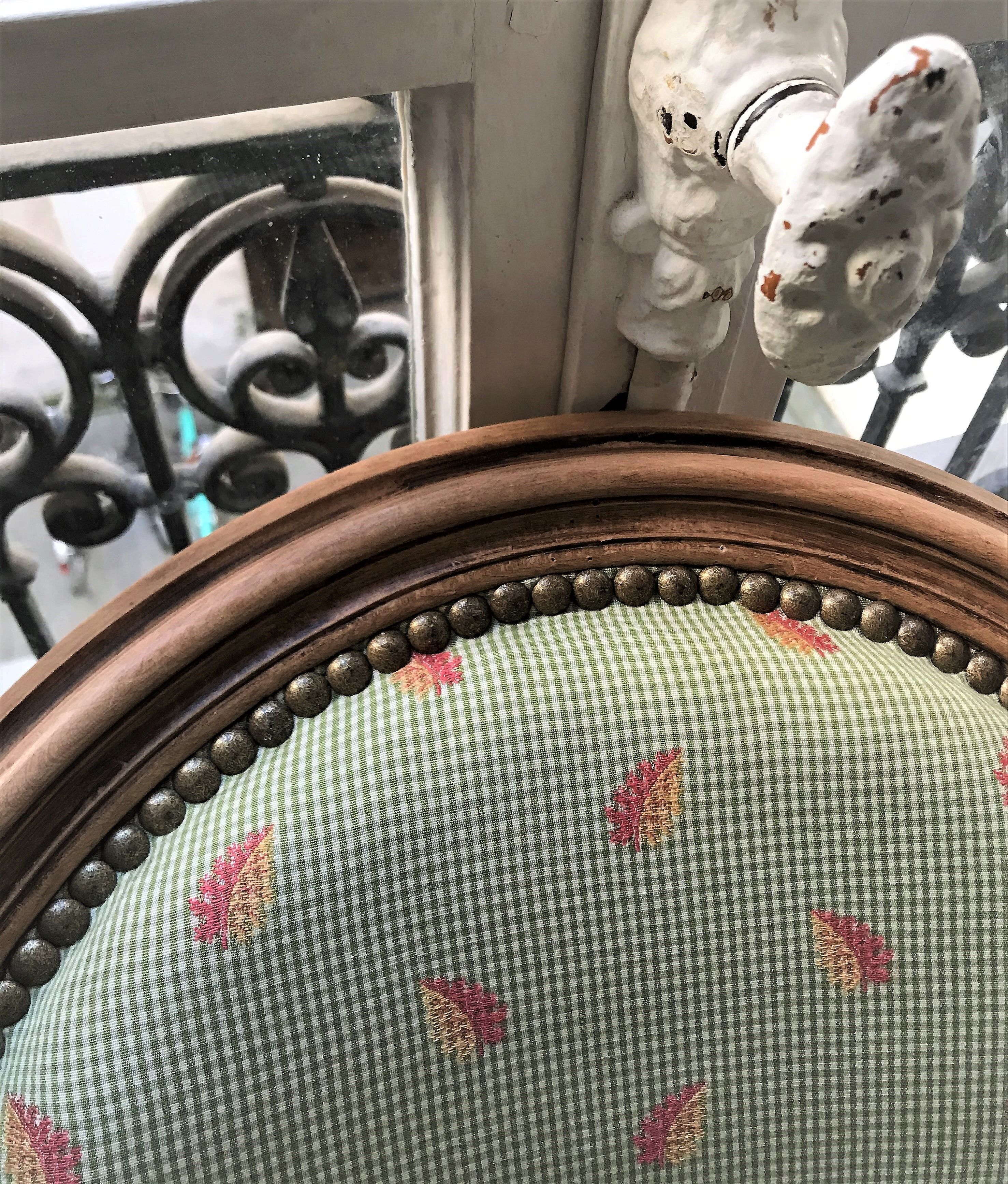 Traditional Medallion Chair