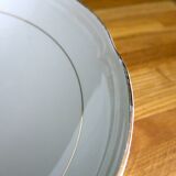 Round serving dish from Moulin des loups, "Carmen" model, in very good condition