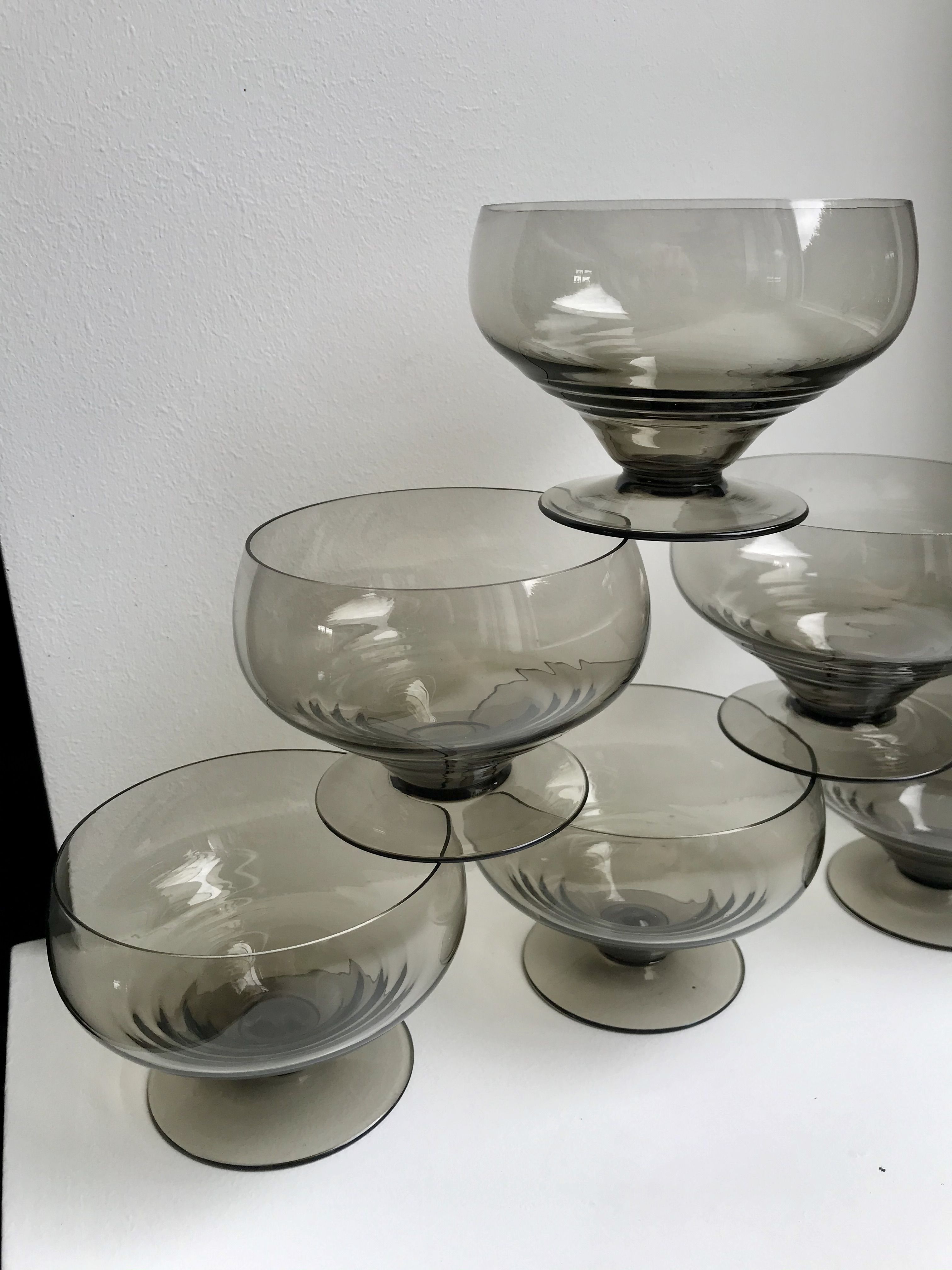 Set of 6 art deco design champagne glasses in smoked glass 30s-40s