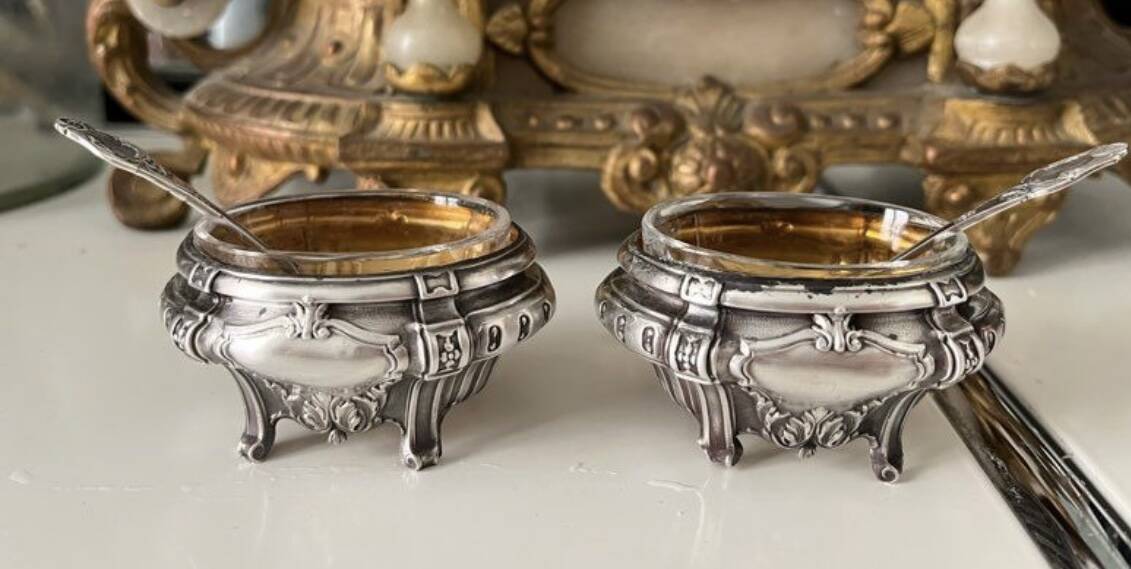 Salt shaker set