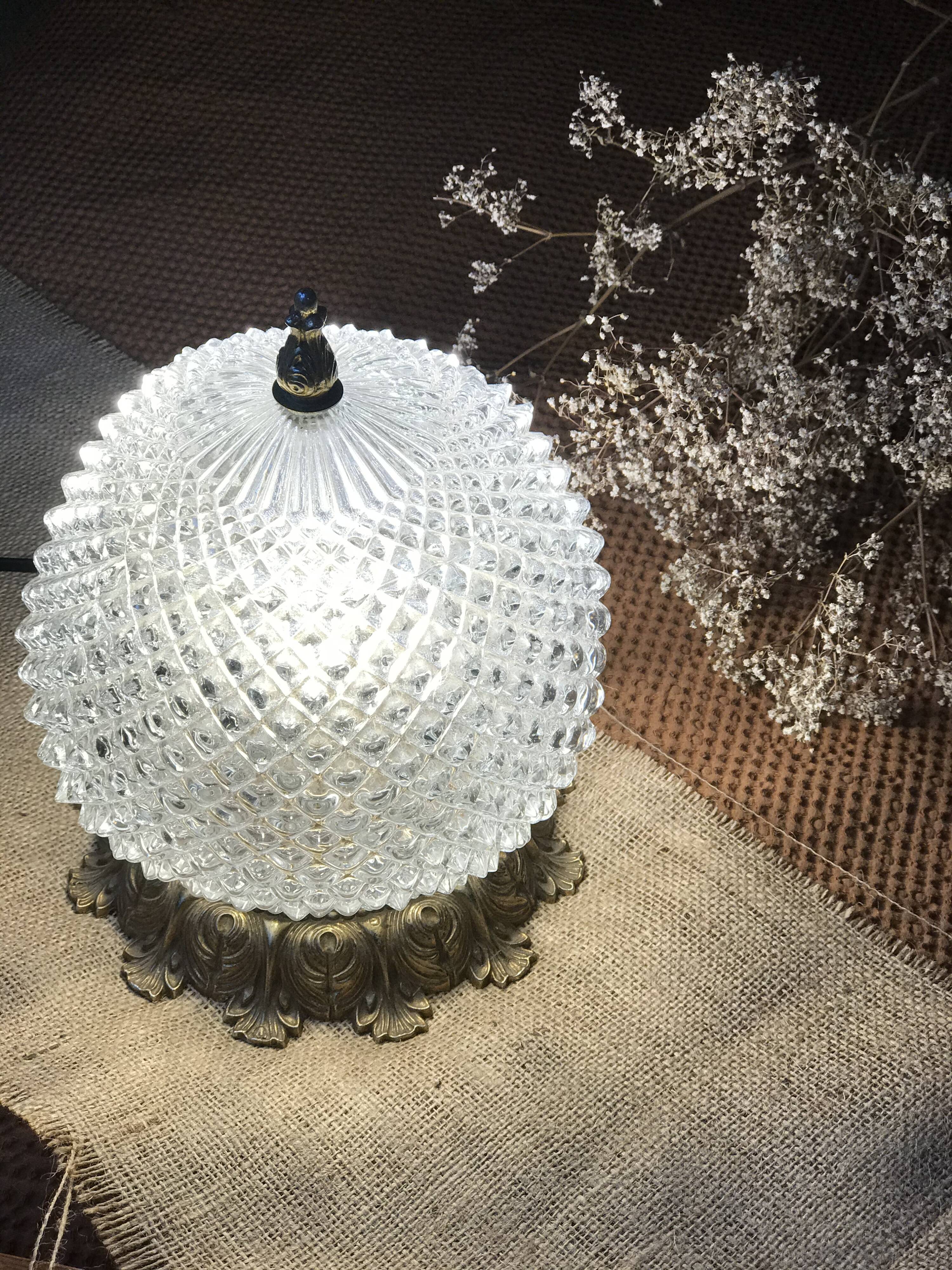 Lamp with moulded glass