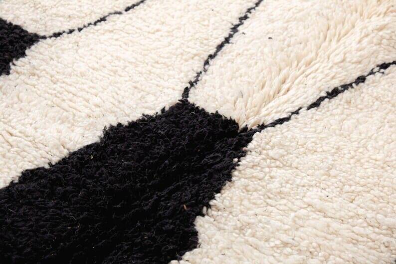 Handmade Berber rug, traditional craftsmanship, size 150 x 250 cm
