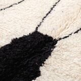 Handmade Berber rug, traditional craftsmanship, size 150 x 250 cm