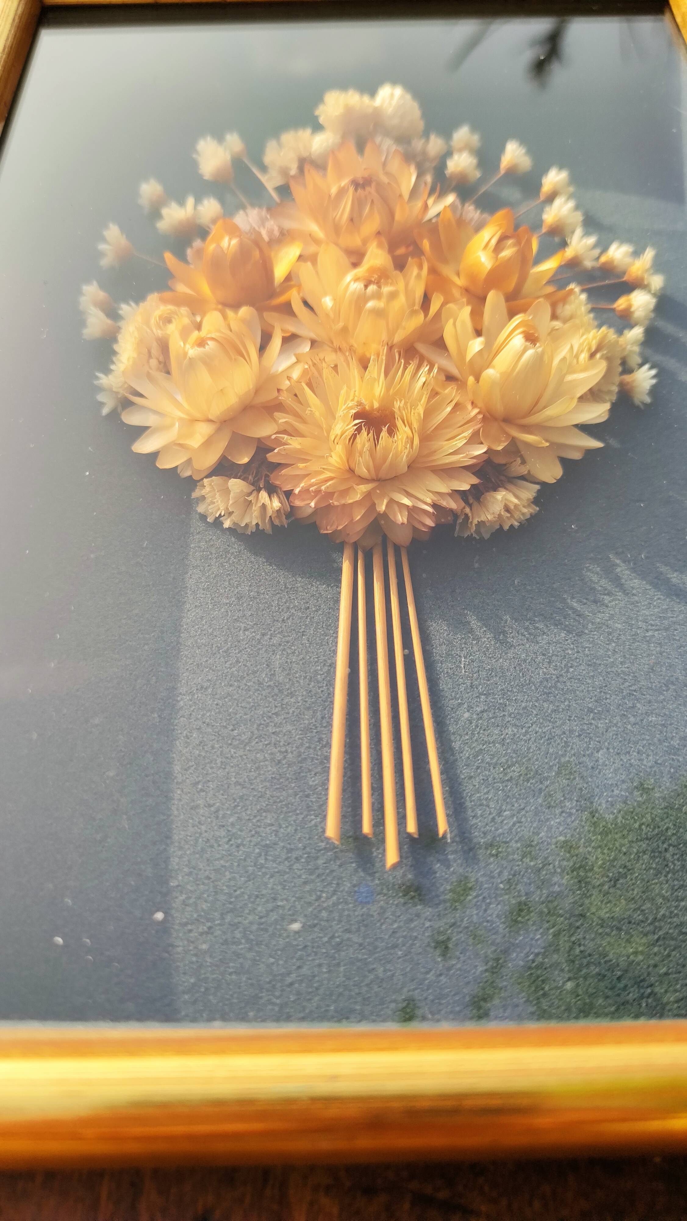 Showcase frame bouquet of dried flowers